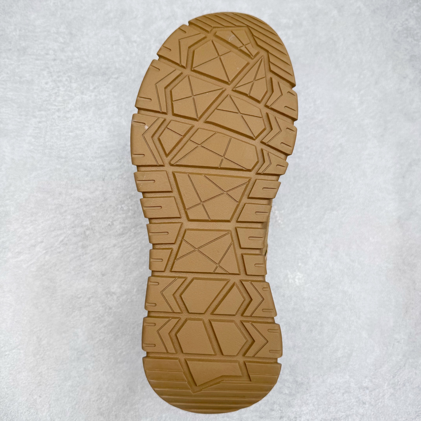 图片[9]-CAT卡特 户外工装轻底休闲马丁靴大黄靴系列 广东大厂品质 全新工艺升级 全鞋真牛皮材料 大底到五金都是代工厂原材料制作 同原版固特异永不开胶工艺 好货不杀猪 首单质量严格把控 全网独家首发 品质毋庸置疑 全套官网统一包装 今年冬季防寒户外专用 日常随意搭配 尺码：39 40 41 42 43 44（皮鞋码）-选品中心