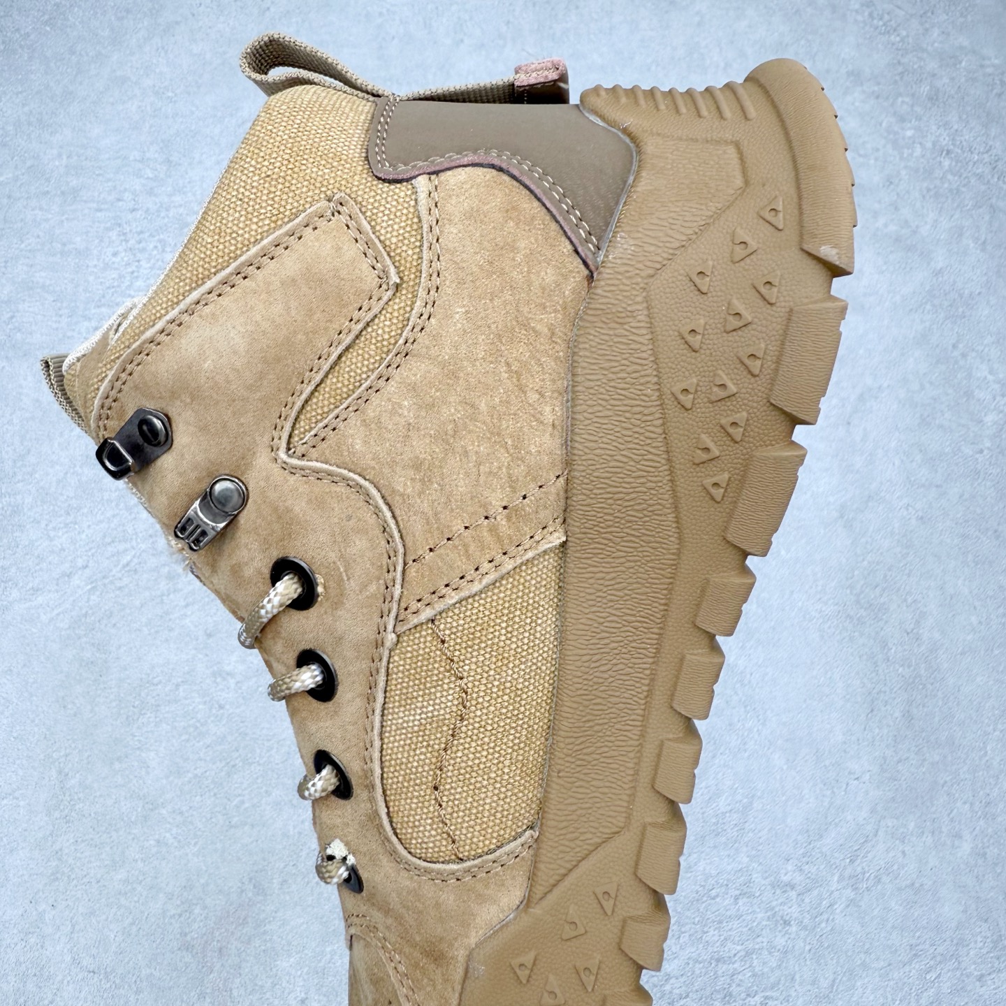 图片[7]-CAT卡特 户外工装轻底休闲马丁靴大黄靴系列 广东大厂品质 全新工艺升级 全鞋真牛皮材料 大底到五金都是代工厂原材料制作 同原版固特异永不开胶工艺 好货不杀猪 首单质量严格把控 全网独家首发 品质毋庸置疑 全套官网统一包装 今年冬季防寒户外专用 日常随意搭配 尺码：39 40 41 42 43 44（皮鞋码）-选品中心