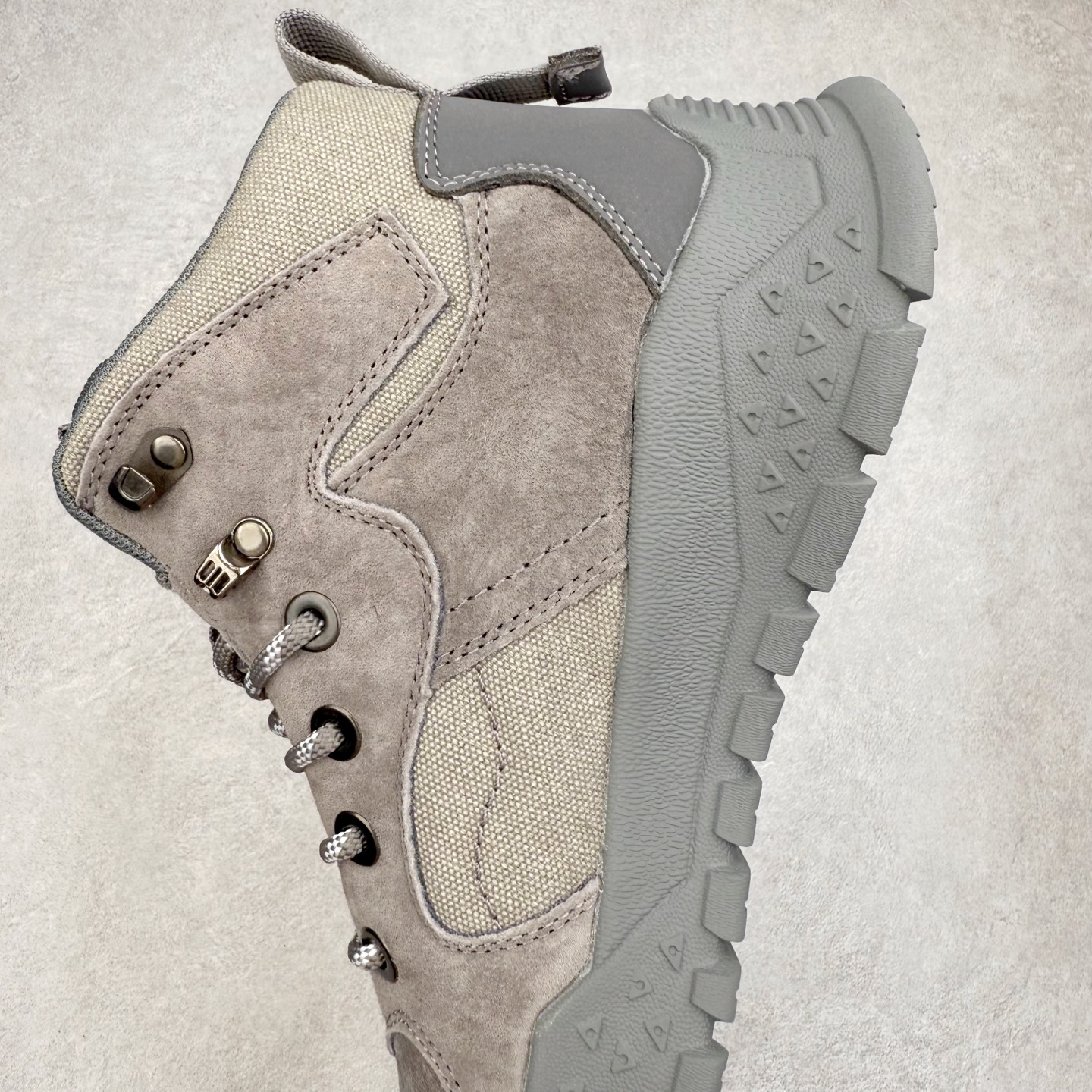 图片[7]-CAT卡特 户外工装轻底休闲马丁靴大黄靴系列 广东大厂品质 全新工艺升级 全鞋真牛皮材料 大底到五金都是代工厂原材料制作 同原版固特异永不开胶工艺 好货不杀猪 首单质量严格把控 全网独家首发 品质毋庸置疑 全套官网统一包装 今年冬季防寒户外专用 日常随意搭配 尺码：39 40 41 42 43 44（皮鞋码）-选品中心