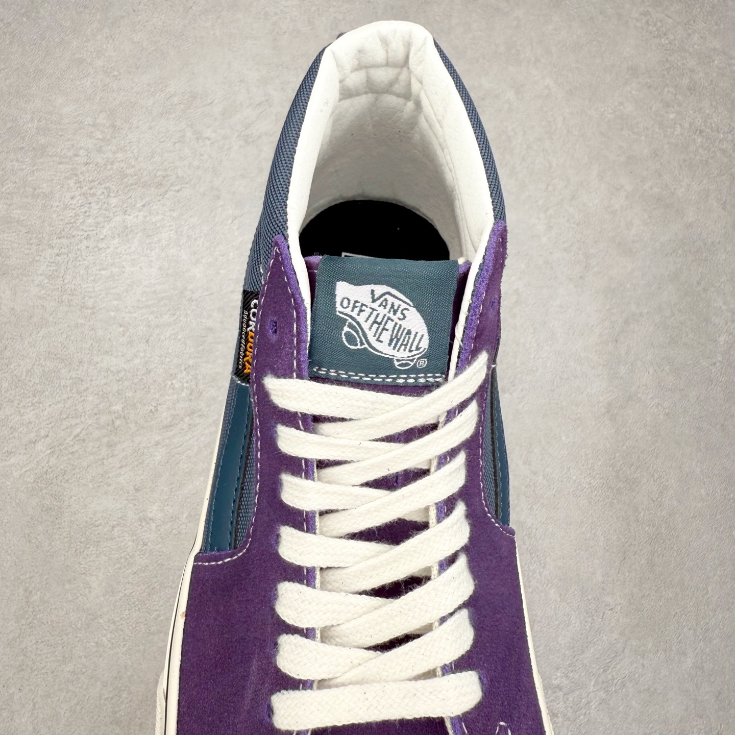 图片[5]-Vans SK8-Mid 蓝紫拼接 范斯复古中帮硫化帆布鞋 该鞋款以白色线条勾勒出整体造型效果，蓝紫帆布拼接鞋面打造整体鞋身，以SK8-Mid鞋身为蓝本，风格极具辨识度，上脚凸显穿搭功力 尺码：35 36 36.5 37 38 38.5 39 40 40.5 41 42 42.5 43 44-选品中心