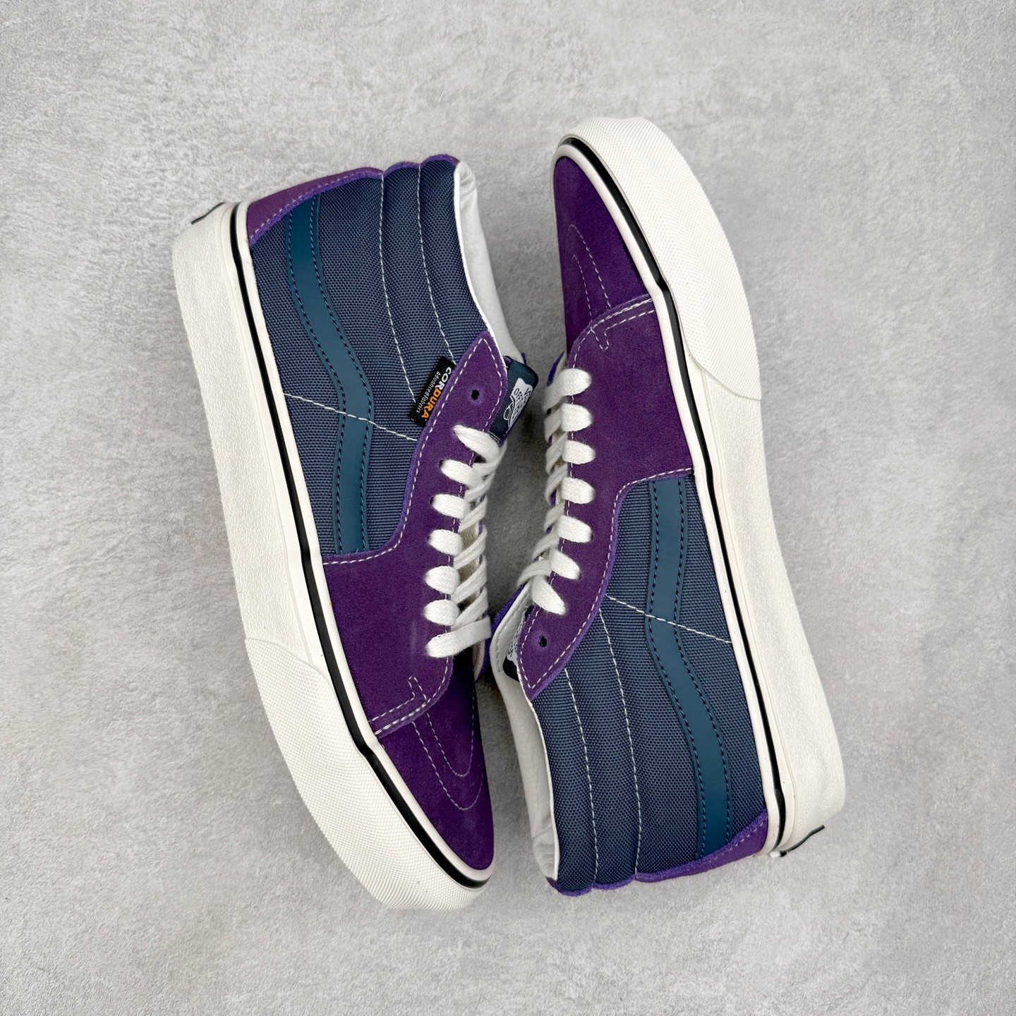 图片[3]-Vans SK8-Mid 蓝紫拼接 范斯复古中帮硫化帆布鞋 该鞋款以白色线条勾勒出整体造型效果，蓝紫帆布拼接鞋面打造整体鞋身，以SK8-Mid鞋身为蓝本，风格极具辨识度，上脚凸显穿搭功力 尺码：35 36 36.5 37 38 38.5 39 40 40.5 41 42 42.5 43 44-选品中心