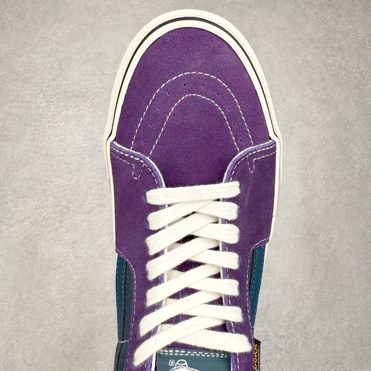 图片[4]-Vans SK8-Mid 蓝紫拼接 范斯复古中帮硫化帆布鞋 该鞋款以白色线条勾勒出整体造型效果，蓝紫帆布拼接鞋面打造整体鞋身，以SK8-Mid鞋身为蓝本，风格极具辨识度，上脚凸显穿搭功力 尺码：35 36 36.5 37 38 38.5 39 40 40.5 41 42 42.5 43 44-选品中心