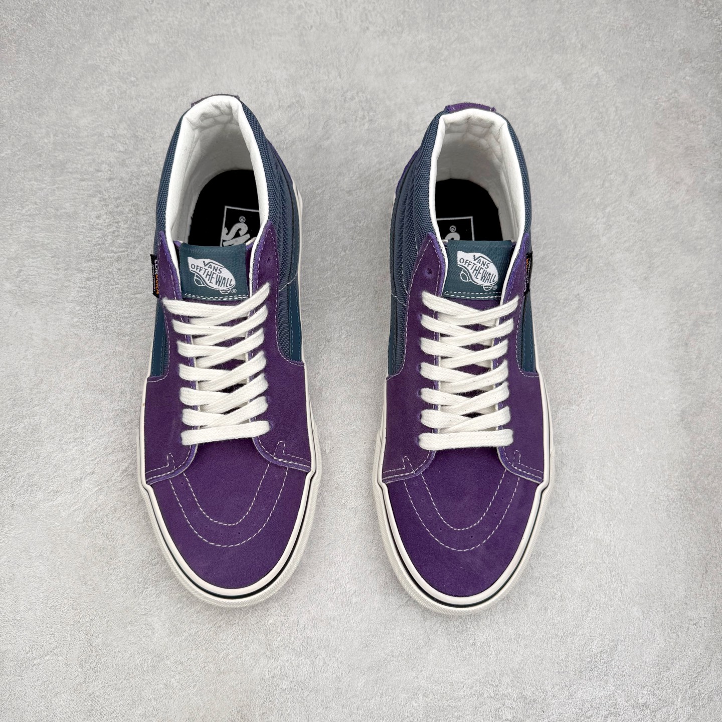 图片[2]-Vans SK8-Mid 蓝紫拼接 范斯复古中帮硫化帆布鞋 该鞋款以白色线条勾勒出整体造型效果，蓝紫帆布拼接鞋面打造整体鞋身，以SK8-Mid鞋身为蓝本，风格极具辨识度，上脚凸显穿搭功力 尺码：35 36 36.5 37 38 38.5 39 40 40.5 41 42 42.5 43 44-选品中心