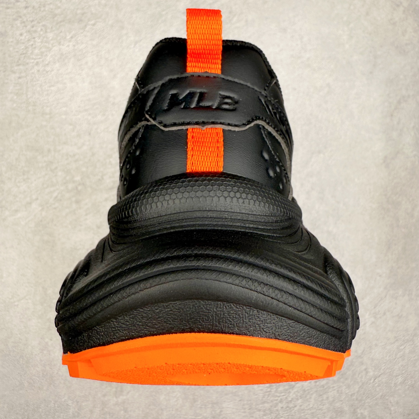 图片[8]-MLB New York Yankees Curve Runner 舒适百搭流浪鞋防滑耐磨低帮跑步鞋 Korea韩国联名NY美国榄球纽约洋基队限定 目前可过轻松秒过各类鉴定 能操作的私聊 韩国代购专供 左脚内置NFC感应 区别市面贴纸假芯片 MLB专用菱形双针中底布 重点细节中底布带注胶孔 原厂NFC感应吊牌 支持鉴定 一个两位数 原盒原标 全套原楦原纸板原厂数据开发 中韩文保养标贴 绿色防霉片 平台代购专供 独家一比一RB+MD组合大底 高频后跟小人Logo精准对位立体饱满 正确网布加超迁鞋面 转印中底走线紧密 转印Logo工艺表层防刮不掉色 尺码：35 36 36.5 37.5 38 38.5 39 40 40.5 41 42 42.5 43 44 44.5 45-选品中心