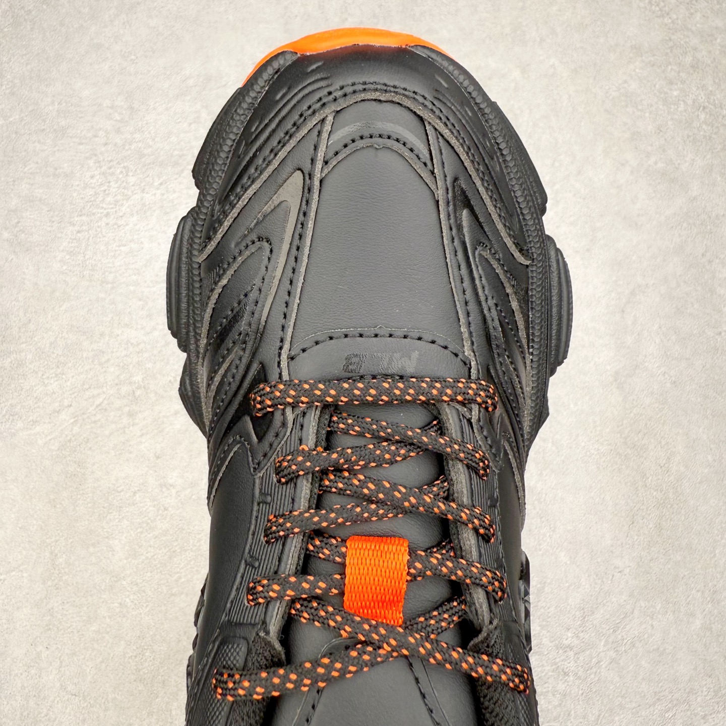 图片[4]-MLB New York Yankees Curve Runner 舒适百搭流浪鞋防滑耐磨低帮跑步鞋 Korea韩国联名NY美国榄球纽约洋基队限定 目前可过轻松秒过各类鉴定 能操作的私聊 韩国代购专供 左脚内置NFC感应 区别市面贴纸假芯片 MLB专用菱形双针中底布 重点细节中底布带注胶孔 原厂NFC感应吊牌 支持鉴定 一个两位数 原盒原标 全套原楦原纸板原厂数据开发 中韩文保养标贴 绿色防霉片 平台代购专供 独家一比一RB+MD组合大底 高频后跟小人Logo精准对位立体饱满 正确网布加超迁鞋面 转印中底走线紧密 转印Logo工艺表层防刮不掉色 尺码：35 36 36.5 37.5 38 38.5 39 40 40.5 41 42 42.5 43 44 44.5 45-选品中心