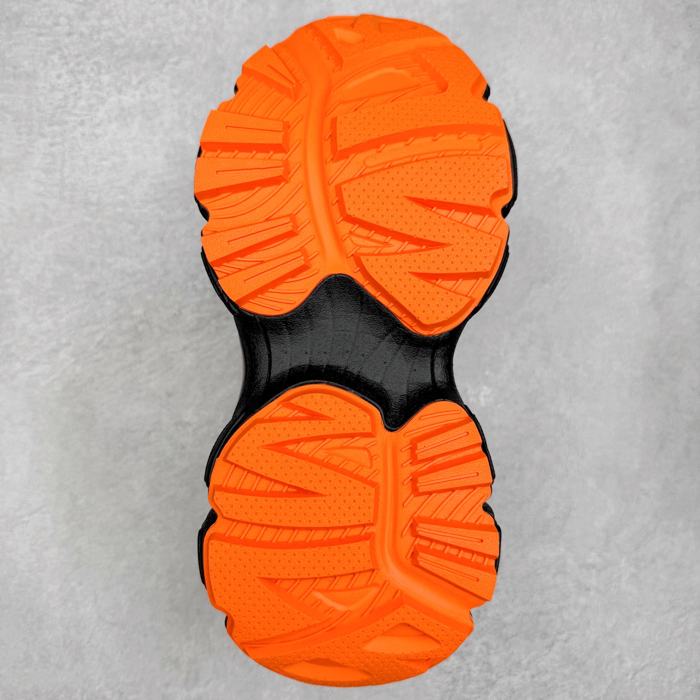 图片[9]-MLB New York Yankees Curve Runner 舒适百搭流浪鞋防滑耐磨低帮跑步鞋 Korea韩国联名NY美国榄球纽约洋基队限定 目前可过轻松秒过各类鉴定 能操作的私聊 韩国代购专供 左脚内置NFC感应 区别市面贴纸假芯片 MLB专用菱形双针中底布 重点细节中底布带注胶孔 原厂NFC感应吊牌 支持鉴定 一个两位数 原盒原标 全套原楦原纸板原厂数据开发 中韩文保养标贴 绿色防霉片 平台代购专供 独家一比一RB+MD组合大底 高频后跟小人Logo精准对位立体饱满 正确网布加超迁鞋面 转印中底走线紧密 转印Logo工艺表层防刮不掉色 尺码：35 36 36.5 37.5 38 38.5 39 40 40.5 41 42 42.5 43 44 44.5 45-选品中心