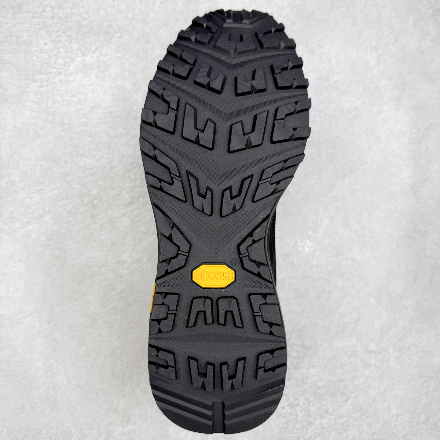 图片[9]-KOLON SPORT Skyler 2 舒适柔软 防水支撑轻便回弹低帮徒步鞋 男女同款 KOLON SPORT 可隆1973年诞生，并首次推出登山装备。自创立起，KOLON SPORT就把绿色定为基本色调，以常青树为品牌标志，坚持以关爱自然为己任，积极探求自然界的舒适，并以此应用于新产品的开发与研究。40多年来，历经不断革新，成就高端专业户外品牌。实拍调校N版已经零色差零失真 百分百还原实物色彩所见即所得 不存在货不对板色差等低级问题 选购参考实物拍摄 不混卖不参货 只用心做好货严格选品 承诺混一赔十 尺码：36 36.5 37.5 38 38.5 39 40 40.5 41 42 42.5 43 44 44.5 45-选品中心