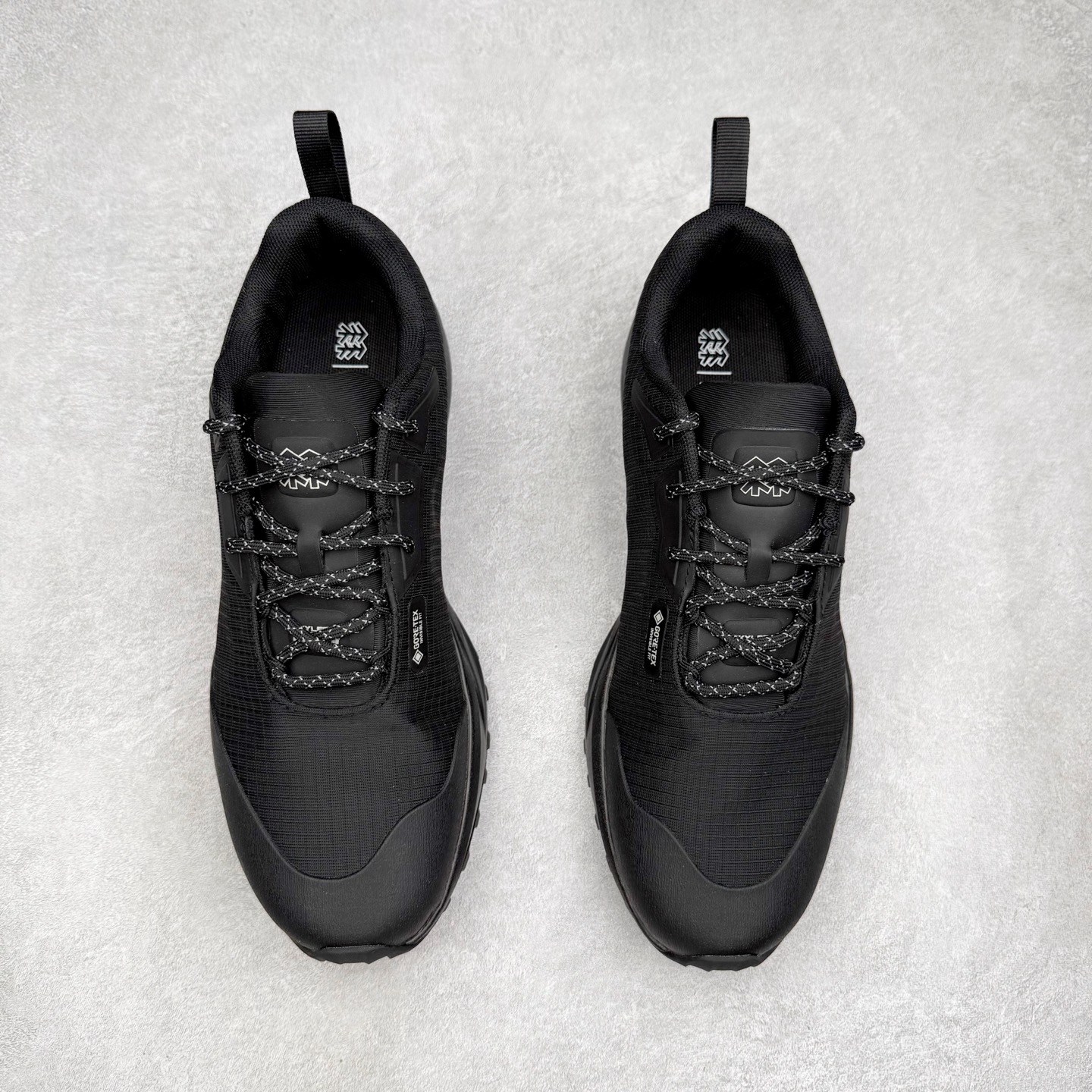 图片[2]-KOLON SPORT Skyler 2 舒适柔软 防水支撑轻便回弹低帮徒步鞋 男女同款 KOLON SPORT 可隆1973年诞生，并首次推出登山装备。自创立起，KOLON SPORT就把绿色定为基本色调，以常青树为品牌标志，坚持以关爱自然为己任，积极探求自然界的舒适，并以此应用于新产品的开发与研究。40多年来，历经不断革新，成就高端专业户外品牌。实拍调校N版已经零色差零失真 百分百还原实物色彩所见即所得 不存在货不对板色差等低级问题 选购参考实物拍摄 不混卖不参货 只用心做好货严格选品 承诺混一赔十 尺码：36 36.5 37.5 38 38.5 39 40 40.5 41 42 42.5 43 44 44.5 45-选品中心