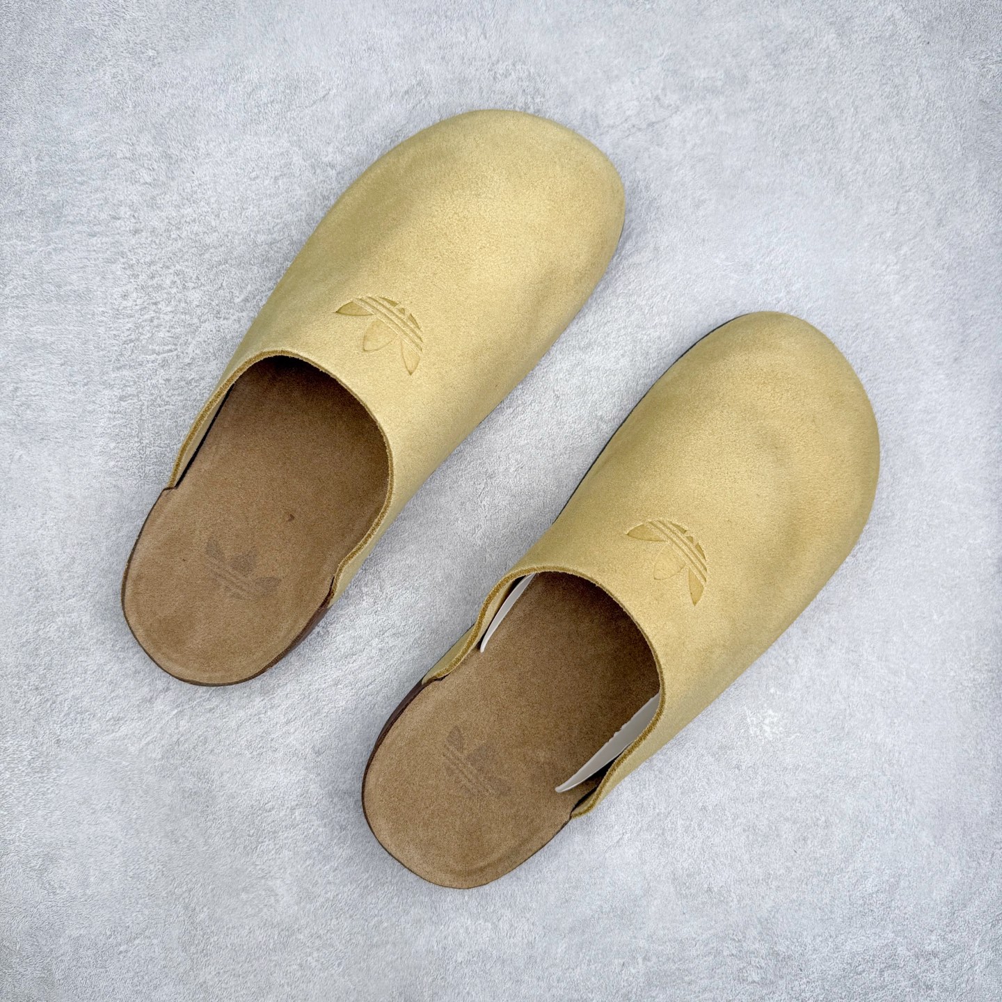 图片[3]-AD Originals Adimule 舒适百搭防磨包头拖鞋 男女同款 实拍调校N版已经零色差零失真 百分百还原实物色彩所见即所得 不存在货不对板色差等低级问题 选购参考实物拍摄 不混卖不参货 只用心做好货严格选品 承诺混一赔十 尺码：36 36.5 37.5 38 38.5 39 40 40.5 41 42 42.5 43 44 44.5 45-选品中心