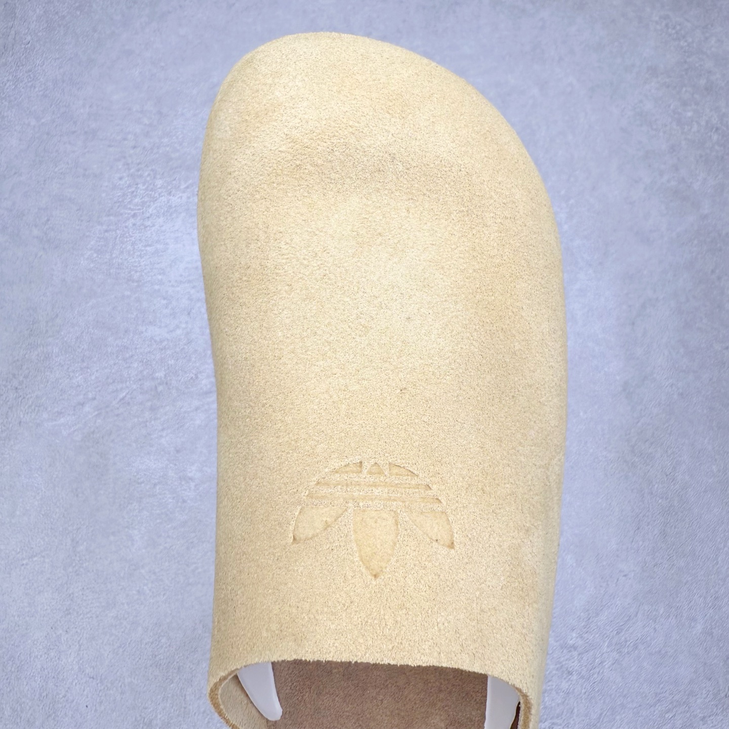 图片[4]-AD Originals Adimule 舒适百搭防磨包头拖鞋 男女同款 实拍调校N版已经零色差零失真 百分百还原实物色彩所见即所得 不存在货不对板色差等低级问题 选购参考实物拍摄 不混卖不参货 只用心做好货严格选品 承诺混一赔十 尺码：36 36.5 37.5 38 38.5 39 40 40.5 41 42 42.5 43 44 44.5 45-选品中心