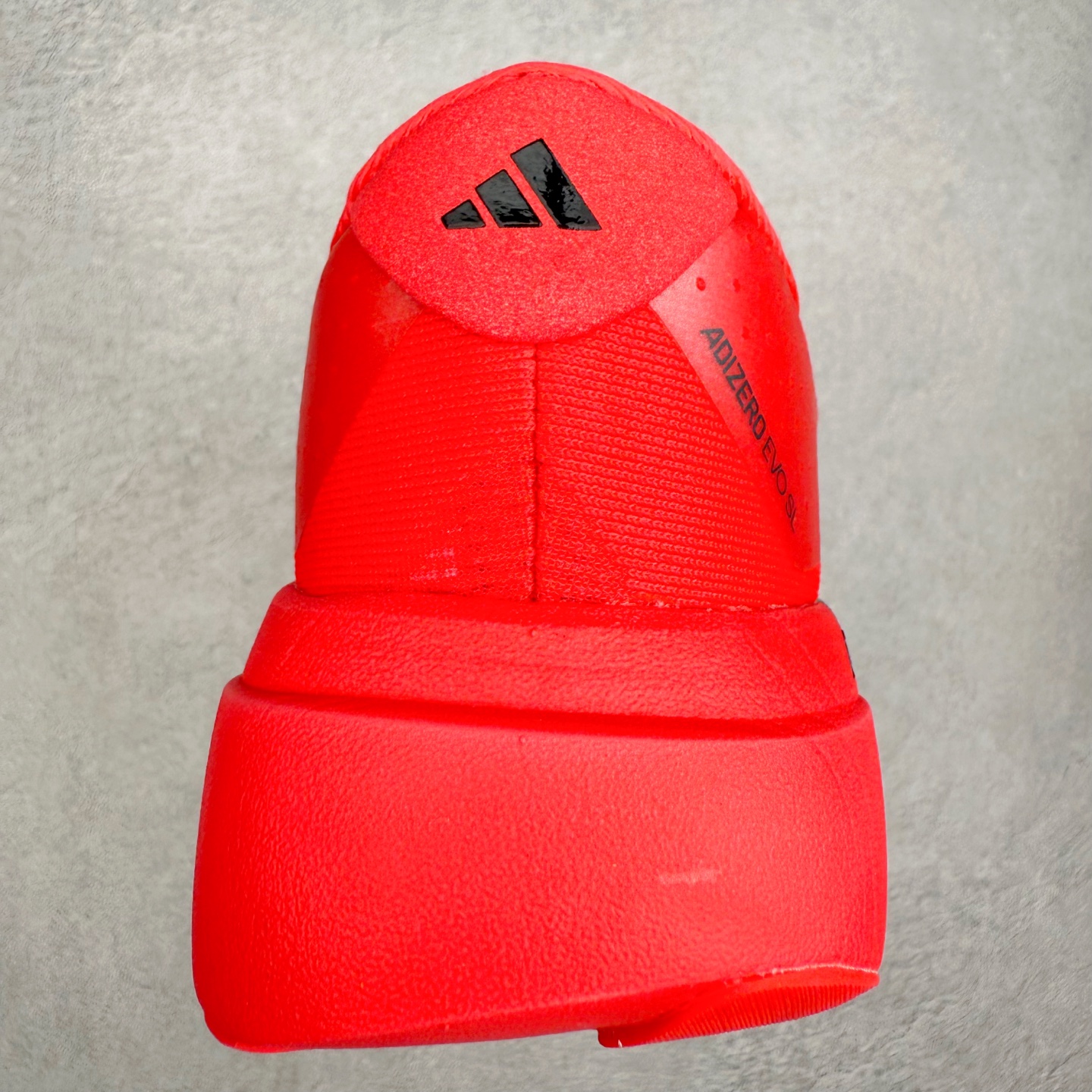 图片[8]-AD Adizero EVO SL 马拉松竞速专业跑鞋 JS4492 CELERMESH针织网面非常轻薄 纤维间的缝隙很大 可以保证跑步时的透气、排汗效果 鞋舌直接与两侧的内衬和鞋底连接在一起 在跑步过程中不会被鞋舌的左右移动所困扰 在标准鞋带孔的基础上再拓宽一组鞋带孔 适合不同脚型的需求 突破性 EnergyRods 技术，有助于跑者实现更好的成绩 中底独特的LIGHTSTRIKE PRO泡棉材质 微弹感觉在跑步过程中给予了良好的支撑体验 对于顶级精英和高水平进阶跑者来说 ADIOS PRO是一双值得信赖的竞速比赛用鞋 尺码：36 36.5 37.5 38 38.5 39 40 40.5 41 42 42.5 43 44 44.5 45-选品中心