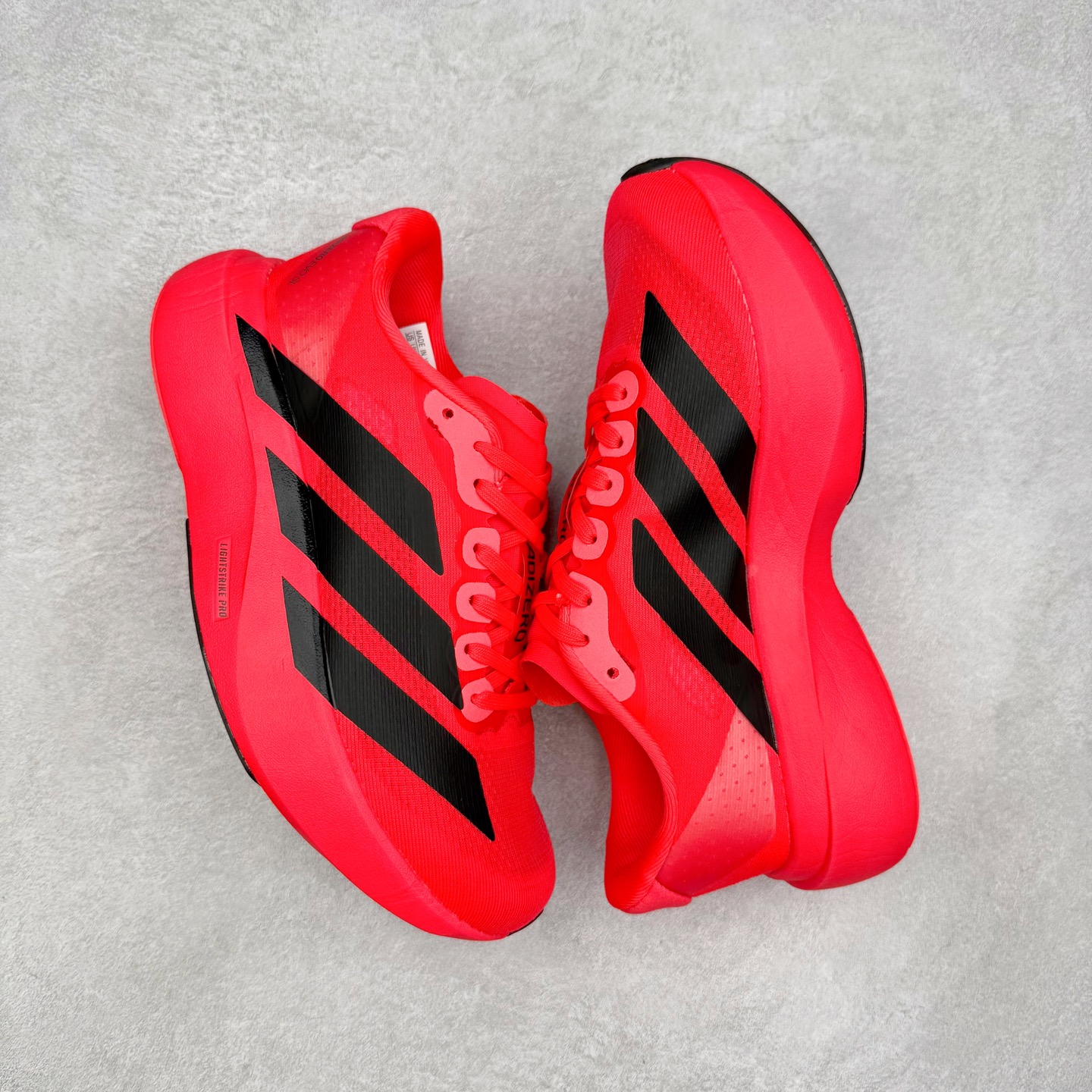 图片[3]-AD Adizero EVO SL 马拉松竞速专业跑鞋 JS4492 CELERMESH针织网面非常轻薄 纤维间的缝隙很大 可以保证跑步时的透气、排汗效果 鞋舌直接与两侧的内衬和鞋底连接在一起 在跑步过程中不会被鞋舌的左右移动所困扰 在标准鞋带孔的基础上再拓宽一组鞋带孔 适合不同脚型的需求 突破性 EnergyRods 技术，有助于跑者实现更好的成绩 中底独特的LIGHTSTRIKE PRO泡棉材质 微弹感觉在跑步过程中给予了良好的支撑体验 对于顶级精英和高水平进阶跑者来说 ADIOS PRO是一双值得信赖的竞速比赛用鞋 尺码：36 36.5 37.5 38 38.5 39 40 40.5 41 42 42.5 43 44 44.5 45-选品中心