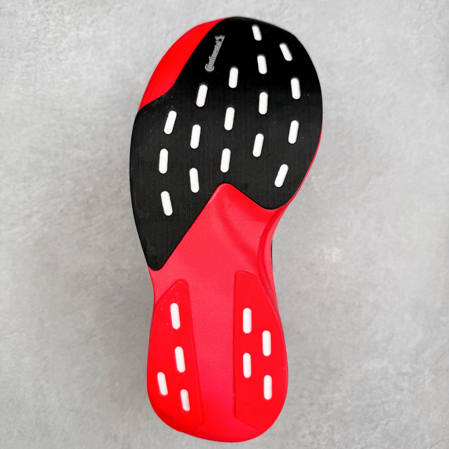 图片[9]-AD Adizero EVO SL 马拉松竞速专业跑鞋 JS4492 CELERMESH针织网面非常轻薄 纤维间的缝隙很大 可以保证跑步时的透气、排汗效果 鞋舌直接与两侧的内衬和鞋底连接在一起 在跑步过程中不会被鞋舌的左右移动所困扰 在标准鞋带孔的基础上再拓宽一组鞋带孔 适合不同脚型的需求 突破性 EnergyRods 技术，有助于跑者实现更好的成绩 中底独特的LIGHTSTRIKE PRO泡棉材质 微弹感觉在跑步过程中给予了良好的支撑体验 对于顶级精英和高水平进阶跑者来说 ADIOS PRO是一双值得信赖的竞速比赛用鞋 尺码：36 36.5 37.5 38 38.5 39 40 40.5 41 42 42.5 43 44 44.5 45-选品中心