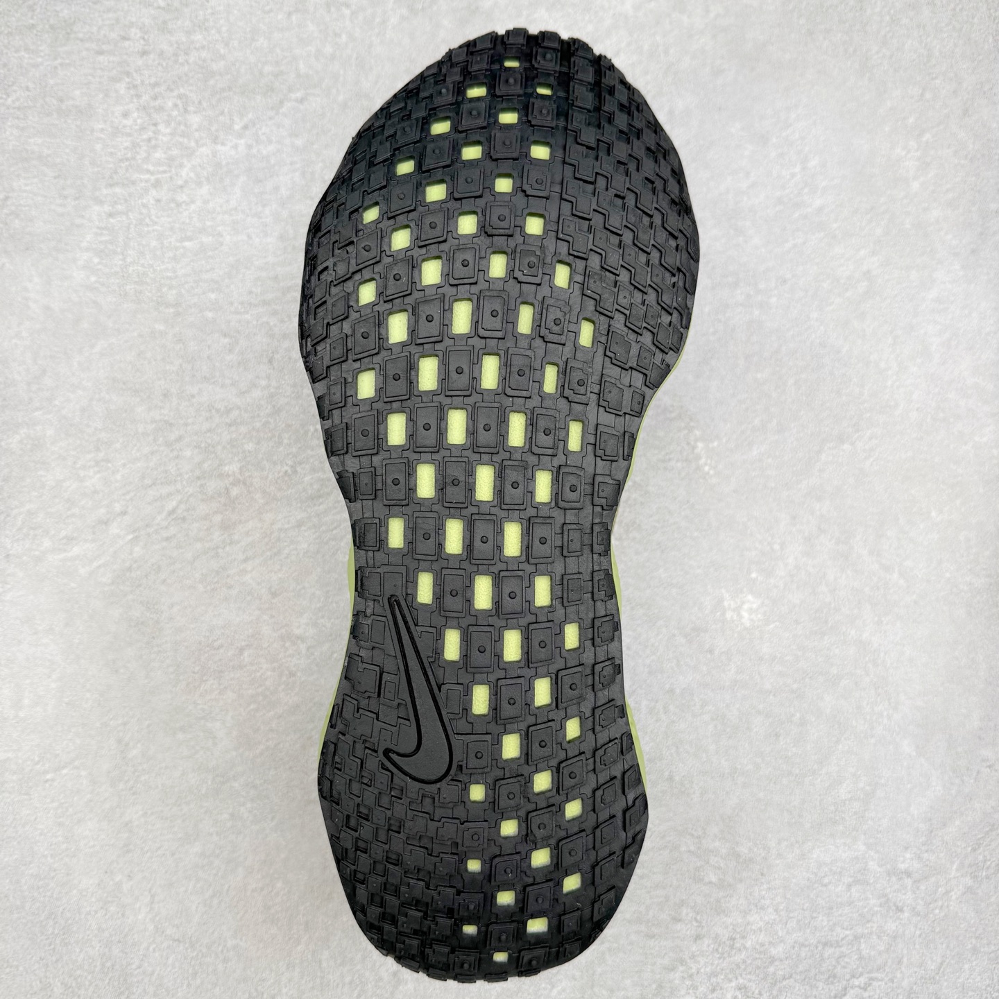 图片[9]-HYEIN SEO x NK Ava Rover 百搭舒适耐磨低帮跑步鞋 男女同款 流线型轮廓，通过轻薄物料鞋面结合 TPU 网格状支撑示人，增厚的中底材质选用 ReactX 加持，华夫外底收尾。鞋垫与后跟鞋提，克制点缀 Hyein Seo 字样。鞋垫与鞋提则采用菱形格纹的变化元素呈现。实拍调校N版已经零色差零失真 百分百还原实物色彩所见即所得 不存在货不对板色差等低级问题 选购参考实物拍摄 不混卖不参货 只用心做好货严格选品 承诺混一赔十 尺码：36 36.5 37.5 38 38.5 39 40 40.5 41 42 42.5 43 44 44.5 45-选品中心