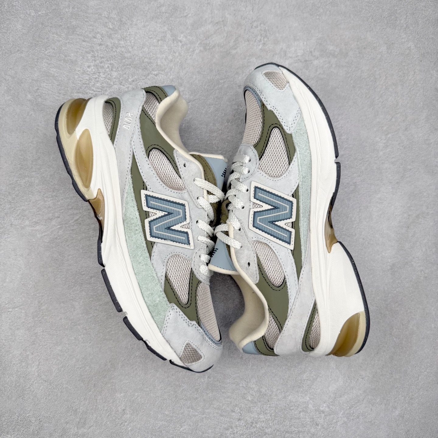 图片[3]-New Balance NB2010系列新百伦经典复古休闲运动板鞋 以ENCAP中底配以升级版 N-ERGY缓震物料 鞋面则采用特色的柔软麂皮搭以NewBalance经典的尼龙网布 低调中还原跑鞋本真 更年轻化的设计理念与材质 让新世代青年得以用全新视角体验经典鞋款的传奇魅力尺码：36 37 37.5 38 38.5 39.5 40 40.5 41.5 42 42.5 43 44 45-选品中心