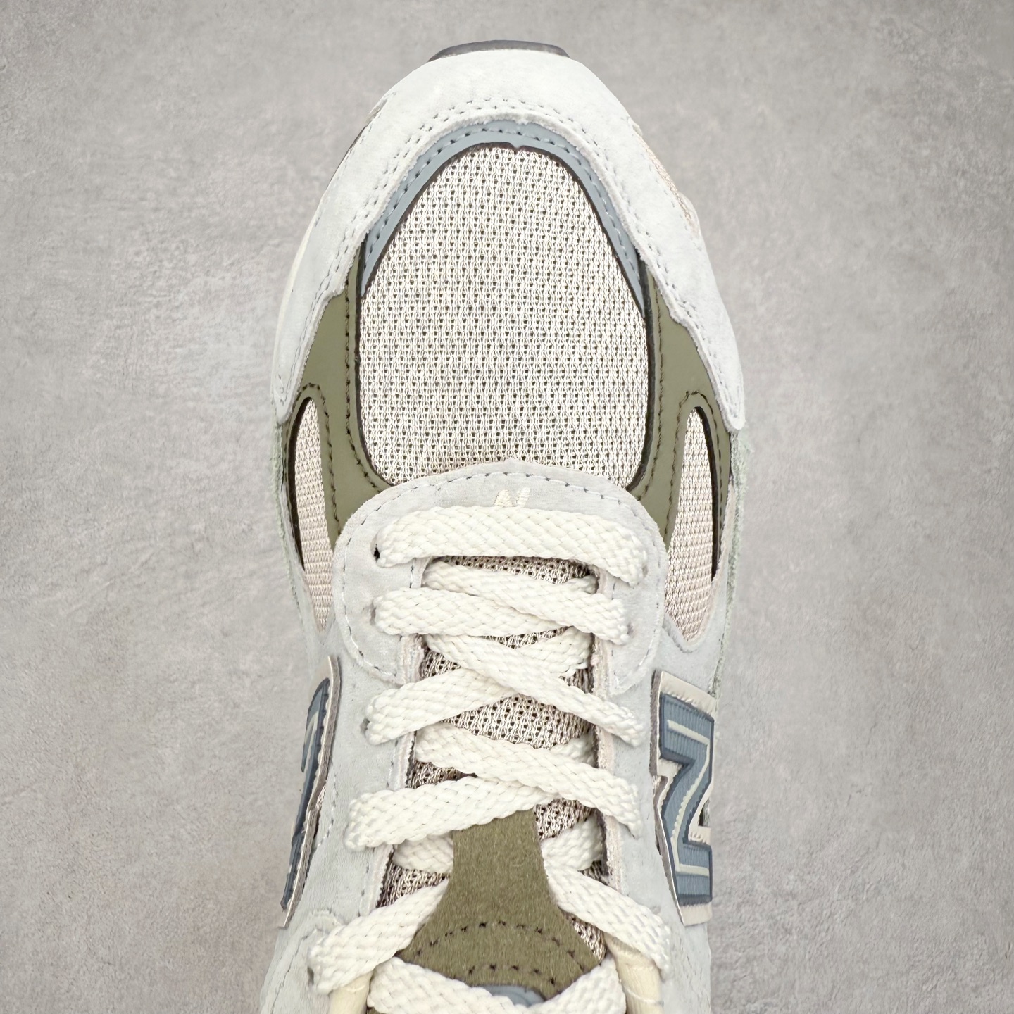 图片[4]-New Balance NB2010系列新百伦经典复古休闲运动板鞋 以ENCAP中底配以升级版 N-ERGY缓震物料 鞋面则采用特色的柔软麂皮搭以NewBalance经典的尼龙网布 低调中还原跑鞋本真 更年轻化的设计理念与材质 让新世代青年得以用全新视角体验经典鞋款的传奇魅力尺码：36 37 37.5 38 38.5 39.5 40 40.5 41.5 42 42.5 43 44 45-选品中心