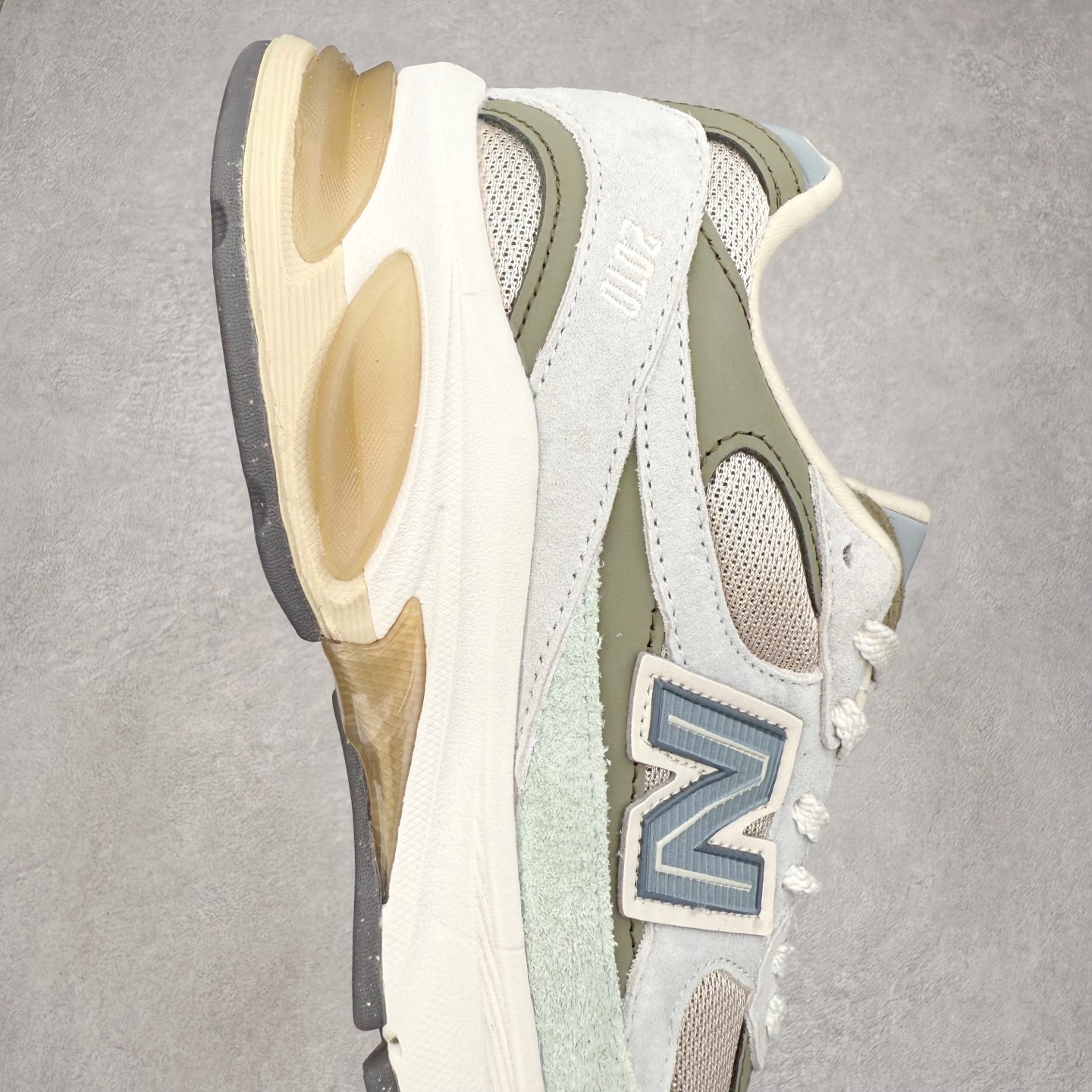 图片[6]-New Balance NB2010系列新百伦经典复古休闲运动板鞋 以ENCAP中底配以升级版 N-ERGY缓震物料 鞋面则采用特色的柔软麂皮搭以NewBalance经典的尼龙网布 低调中还原跑鞋本真 更年轻化的设计理念与材质 让新世代青年得以用全新视角体验经典鞋款的传奇魅力尺码：36 37 37.5 38 38.5 39.5 40 40.5 41.5 42 42.5 43 44 45-选品中心