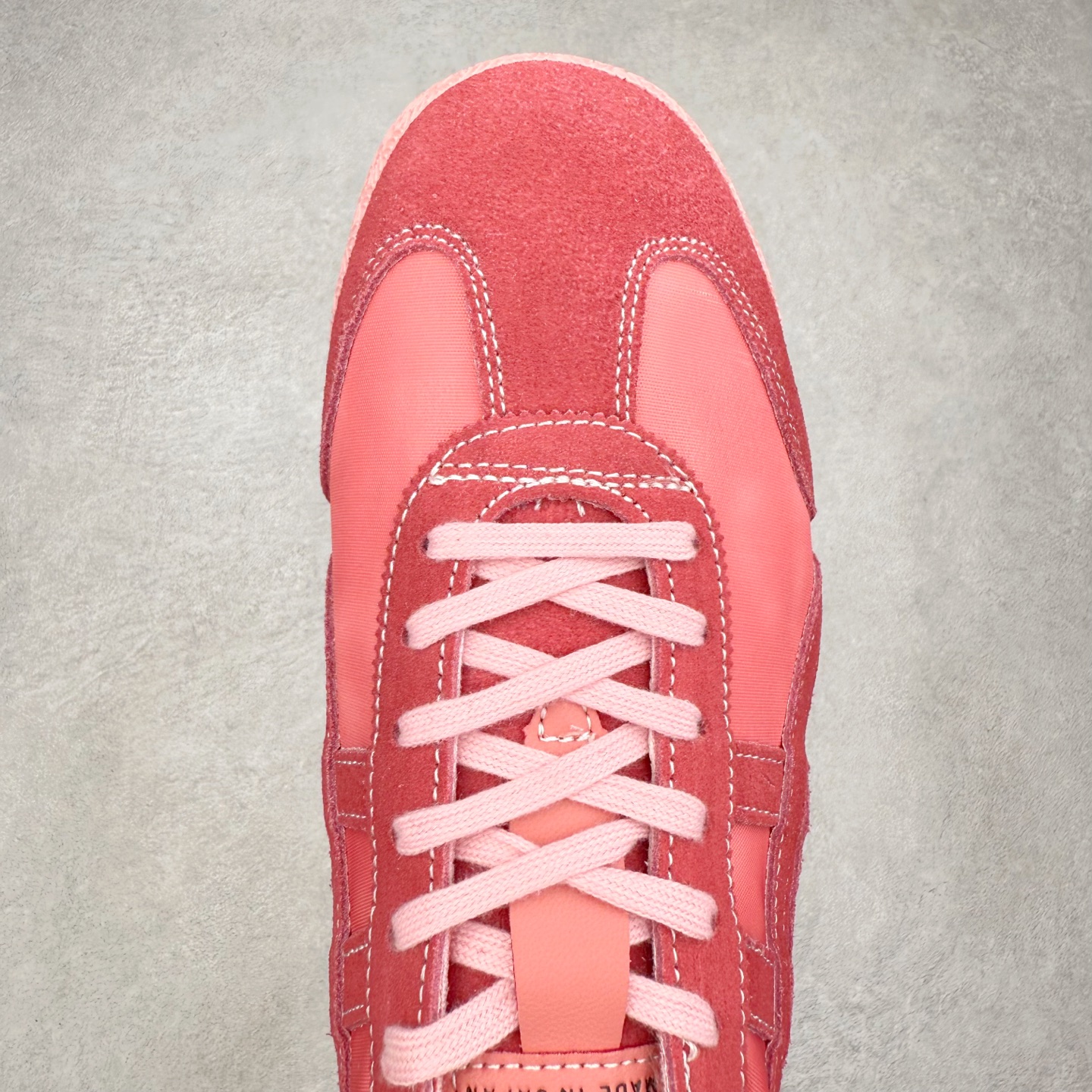 图片[4]-＃C版 Asics Onitsuka Tiger MEXICO 66 亚瑟士鬼冢虎复古经典板鞋 市场王者选手 海外订单工厂出品 长期生产补货永不断码 超成熟稳定的做工品控 原装全套纸板楦头开发 原汁原味 完美呈现版型 私模正确鞋底咬花纹路 一比一鞋头弧度高度鞋身弧度 绝不口嗨 细节品控鞋型随意秒杀市面 原档咬花纹路私模大底 一个单元有六个三角形 总体形拼接呈现花瓣状 官方四联吊牌 原装Ortholite轻量化鞋垫 原盒原配 质保卡 说明书 钢印防尘纸 纸板中底带钢印 乳胶组合鞋垫 支持全方位的对比专柜 产品从款式颜色造型上体现出追求舒适和细节的完美 鞋类更是推崇手工制作的严谨与完美 融舒适性与可穿性的设计风格 注重细节的完美和别致魅力 既保持稳重 又不失轻松的时尚感 尺码：36 37 37.5 38 39 39.5 40 40.5 41.5 42 42.5 43.5 44 45-选品中心