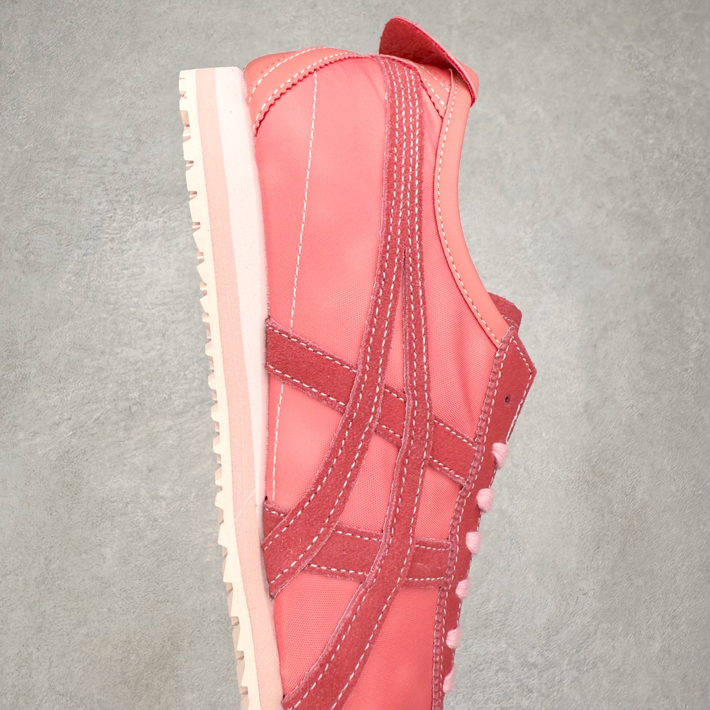 图片[6]-＃C版 Asics Onitsuka Tiger MEXICO 66 亚瑟士鬼冢虎复古经典板鞋 市场王者选手 海外订单工厂出品 长期生产补货永不断码 超成熟稳定的做工品控 原装全套纸板楦头开发 原汁原味 完美呈现版型 私模正确鞋底咬花纹路 一比一鞋头弧度高度鞋身弧度 绝不口嗨 细节品控鞋型随意秒杀市面 原档咬花纹路私模大底 一个单元有六个三角形 总体形拼接呈现花瓣状 官方四联吊牌 原装Ortholite轻量化鞋垫 原盒原配 质保卡 说明书 钢印防尘纸 纸板中底带钢印 乳胶组合鞋垫 支持全方位的对比专柜 产品从款式颜色造型上体现出追求舒适和细节的完美 鞋类更是推崇手工制作的严谨与完美 融舒适性与可穿性的设计风格 注重细节的完美和别致魅力 既保持稳重 又不失轻松的时尚感 尺码：36 37 37.5 38 39 39.5 40 40.5 41.5 42 42.5 43.5 44 45-选品中心