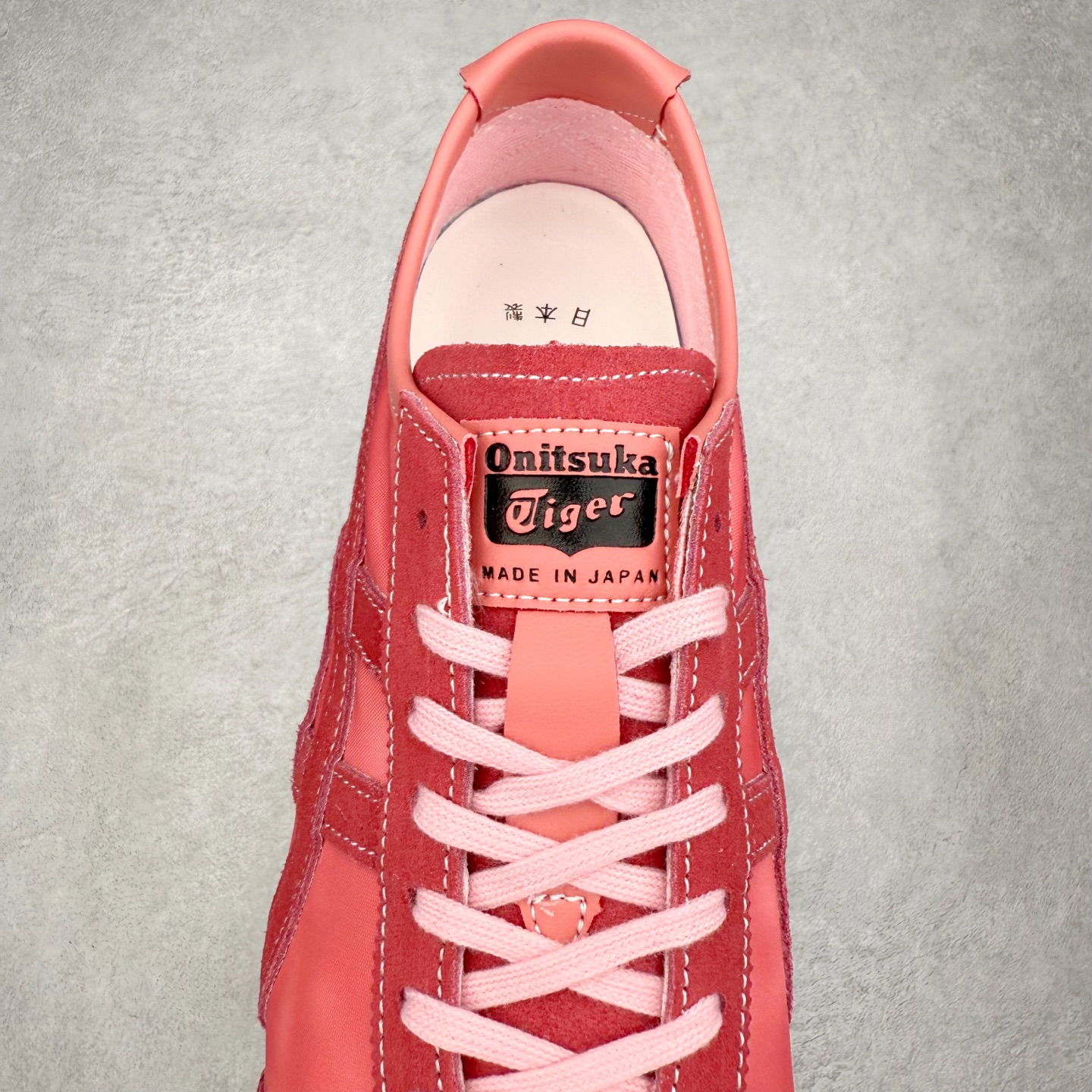 图片[5]-＃C版 Asics Onitsuka Tiger MEXICO 66 亚瑟士鬼冢虎复古经典板鞋 市场王者选手 海外订单工厂出品 长期生产补货永不断码 超成熟稳定的做工品控 原装全套纸板楦头开发 原汁原味 完美呈现版型 私模正确鞋底咬花纹路 一比一鞋头弧度高度鞋身弧度 绝不口嗨 细节品控鞋型随意秒杀市面 原档咬花纹路私模大底 一个单元有六个三角形 总体形拼接呈现花瓣状 官方四联吊牌 原装Ortholite轻量化鞋垫 原盒原配 质保卡 说明书 钢印防尘纸 纸板中底带钢印 乳胶组合鞋垫 支持全方位的对比专柜 产品从款式颜色造型上体现出追求舒适和细节的完美 鞋类更是推崇手工制作的严谨与完美 融舒适性与可穿性的设计风格 注重细节的完美和别致魅力 既保持稳重 又不失轻松的时尚感 尺码：36 37 37.5 38 39 39.5 40 40.5 41.5 42 42.5 43.5 44 45-选品中心