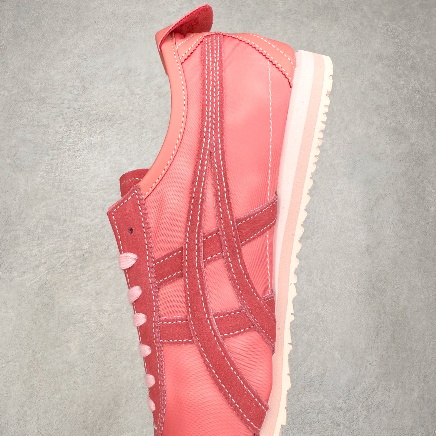 图片[7]-＃C版 Asics Onitsuka Tiger MEXICO 66 亚瑟士鬼冢虎复古经典板鞋 市场王者选手 海外订单工厂出品 长期生产补货永不断码 超成熟稳定的做工品控 原装全套纸板楦头开发 原汁原味 完美呈现版型 私模正确鞋底咬花纹路 一比一鞋头弧度高度鞋身弧度 绝不口嗨 细节品控鞋型随意秒杀市面 原档咬花纹路私模大底 一个单元有六个三角形 总体形拼接呈现花瓣状 官方四联吊牌 原装Ortholite轻量化鞋垫 原盒原配 质保卡 说明书 钢印防尘纸 纸板中底带钢印 乳胶组合鞋垫 支持全方位的对比专柜 产品从款式颜色造型上体现出追求舒适和细节的完美 鞋类更是推崇手工制作的严谨与完美 融舒适性与可穿性的设计风格 注重细节的完美和别致魅力 既保持稳重 又不失轻松的时尚感 尺码：36 37 37.5 38 39 39.5 40 40.5 41.5 42 42.5 43.5 44 45-选品中心