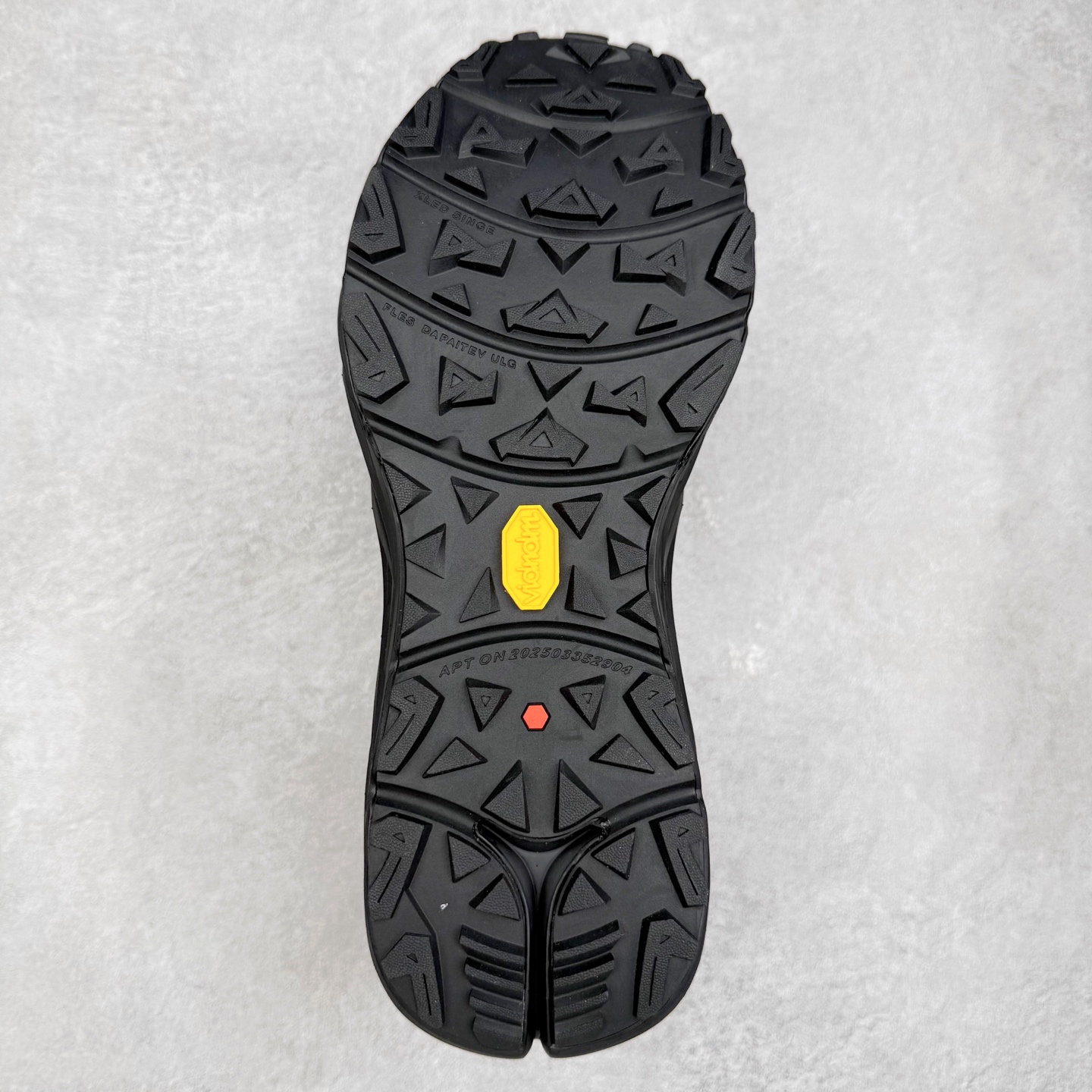 图片[9]-凯乐石 KAILAS 山行2代 GTX 25款舒适缓冲徒步 织物TPU减震防滑透气包裹性轻便低帮超强抓地力越野跑步鞋 KAILAS凯乐石品牌是全球三大全系攀登品牌之一，于2003年创立于中国广州，致力于为有攀登梦想的户外运动员及爱好者，研发制造功能性专业装备，满足他们在极限环境下安全舒适的需求，凯乐石专注于科技面料的开发及专业功能设计，产品线覆盖登山、攀岩、徒步、越野跑山、露营、旅行等多项户外运动，通过运动员的测试反馈，不断进化迭代，产品荣获国内外大奖71座，发明专利21个，更突破性的自主研发攀登器械，打造出中国的攀登硬实力。实拍调校N版已经零色差零失真 百分百还原实物色彩所见即所得 不存在货不对板色差等低级问题 选购参考实物拍摄 不混卖不参货 只用心做好货严格选品 承诺混一赔十 尺码：36 36.5 37.5 38 38.5 39 40 40.5 41 42 42.5 43 44 44.5 45-选品中心