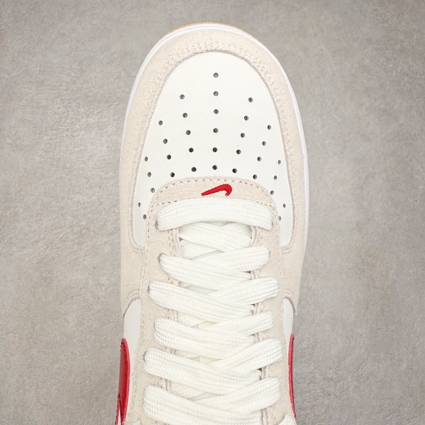 图片[4]-NK Air Force 1´07 Low 空军一号低帮百搭休闲运动板鞋 IB6388-101 柔软、弹性十足的缓震性能和出色的中底设计 横跨复古与现代的外型结合 造就出风靡全球 三十多年的Force 1 直到今天还深受青睐 实拍调校N版已经零色差零失真 百分百还原实物色彩所见即所得 不存在货不对板色差等低级问题 选购参考实物拍摄 不混卖不参货 只用心做好货严格选品 承诺混一赔十 尺码：36 36.5 37.5 38 38.5 39 40 40.5 41 42 42.5 43 44 44.5 45-选品中心