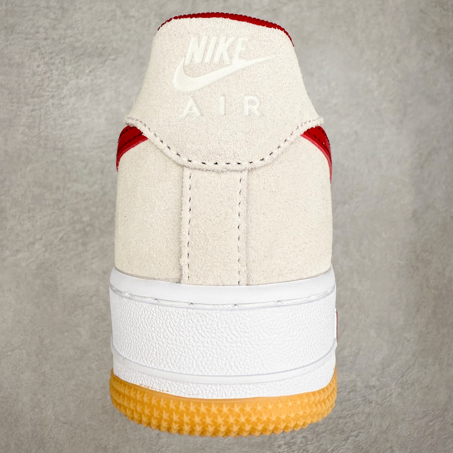 图片[8]-NK Air Force 1´07 Low 空军一号低帮百搭休闲运动板鞋 IB6388-101 柔软、弹性十足的缓震性能和出色的中底设计 横跨复古与现代的外型结合 造就出风靡全球 三十多年的Force 1 直到今天还深受青睐 实拍调校N版已经零色差零失真 百分百还原实物色彩所见即所得 不存在货不对板色差等低级问题 选购参考实物拍摄 不混卖不参货 只用心做好货严格选品 承诺混一赔十 尺码：36 36.5 37.5 38 38.5 39 40 40.5 41 42 42.5 43 44 44.5 45-选品中心