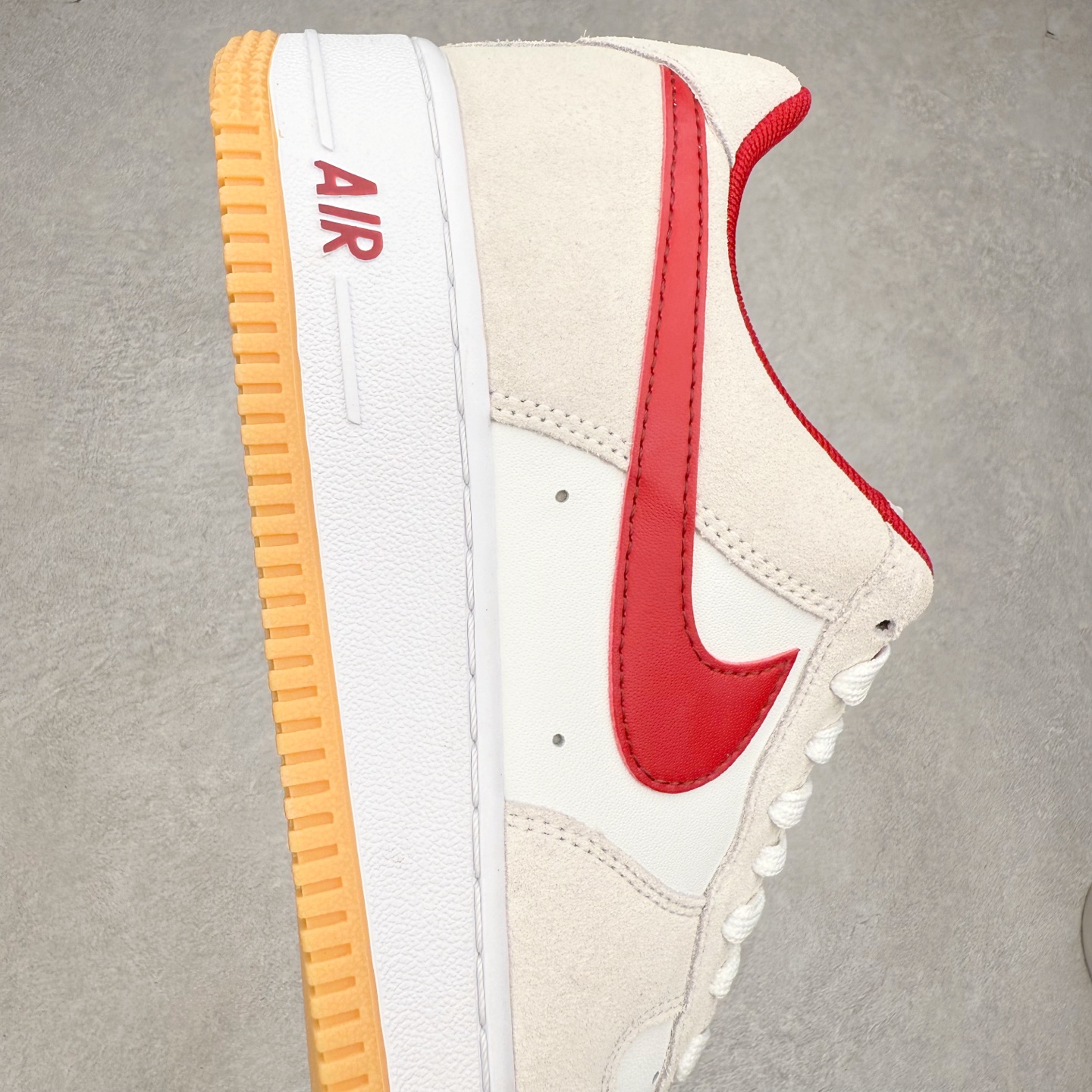 图片[6]-NK Air Force 1´07 Low 空军一号低帮百搭休闲运动板鞋 IB6388-101 柔软、弹性十足的缓震性能和出色的中底设计 横跨复古与现代的外型结合 造就出风靡全球 三十多年的Force 1 直到今天还深受青睐 实拍调校N版已经零色差零失真 百分百还原实物色彩所见即所得 不存在货不对板色差等低级问题 选购参考实物拍摄 不混卖不参货 只用心做好货严格选品 承诺混一赔十 尺码：36 36.5 37.5 38 38.5 39 40 40.5 41 42 42.5 43 44 44.5 45-选品中心