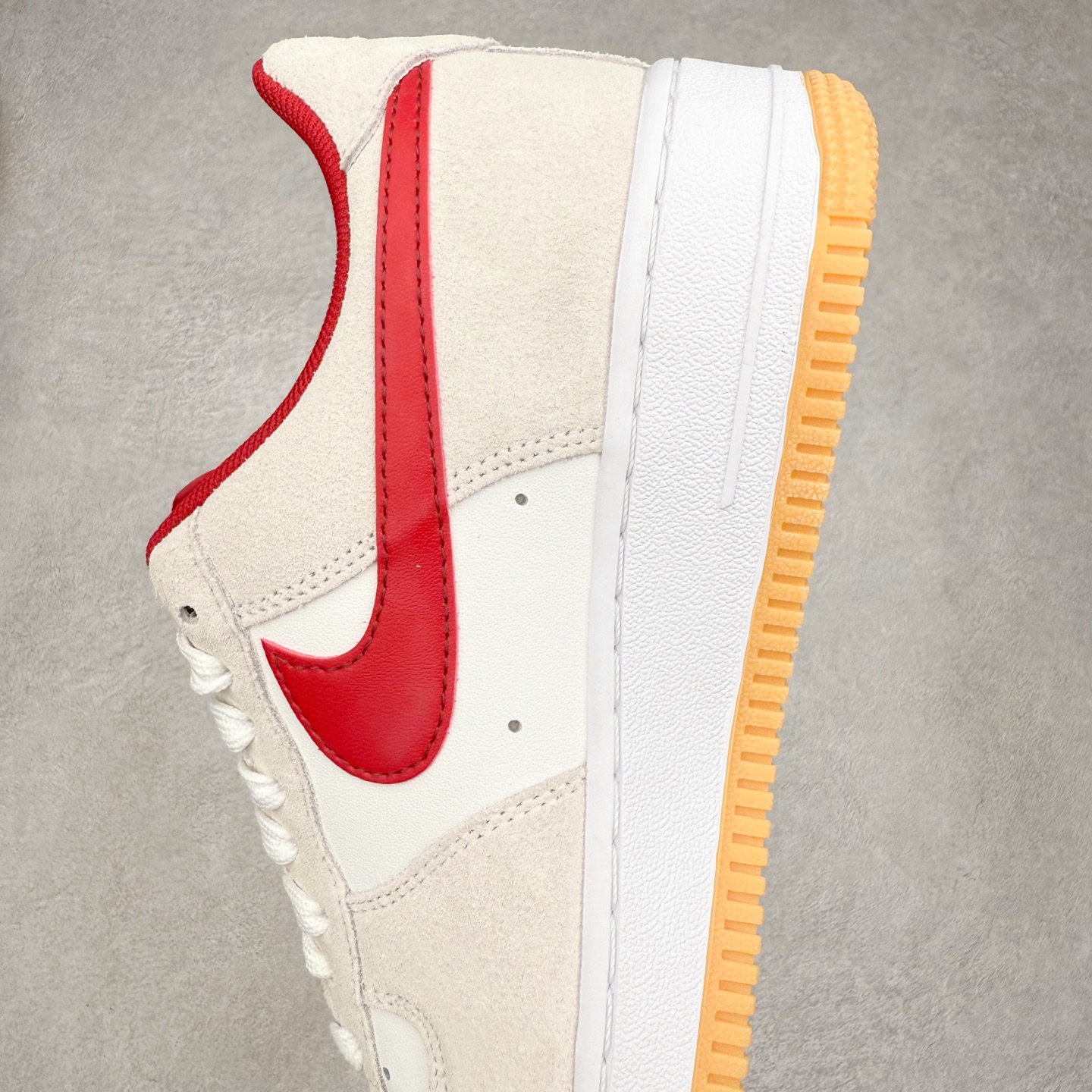 图片[7]-NK Air Force 1´07 Low 空军一号低帮百搭休闲运动板鞋 IB6388-101 柔软、弹性十足的缓震性能和出色的中底设计 横跨复古与现代的外型结合 造就出风靡全球 三十多年的Force 1 直到今天还深受青睐 实拍调校N版已经零色差零失真 百分百还原实物色彩所见即所得 不存在货不对板色差等低级问题 选购参考实物拍摄 不混卖不参货 只用心做好货严格选品 承诺混一赔十 尺码：36 36.5 37.5 38 38.5 39 40 40.5 41 42 42.5 43 44 44.5 45-选品中心