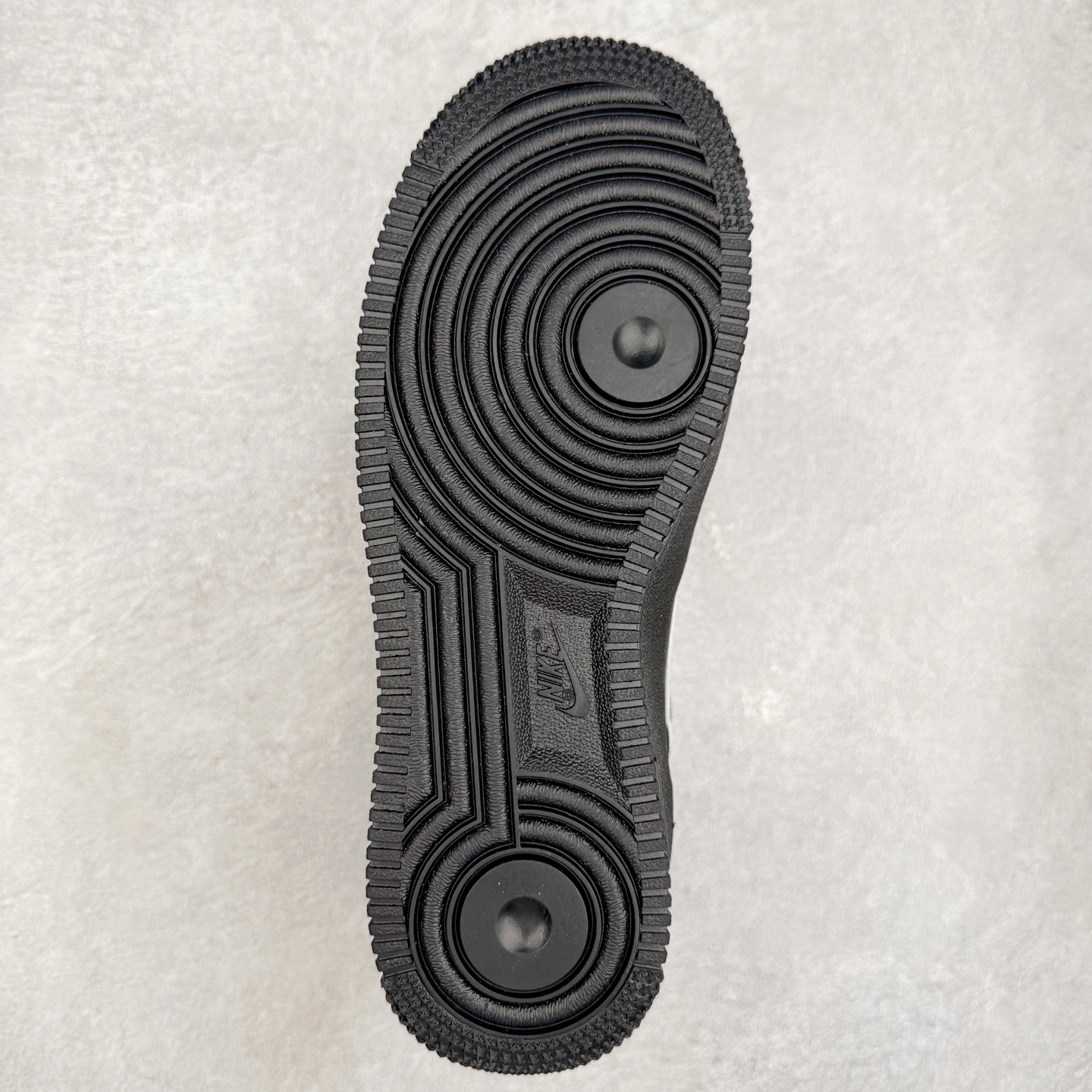 图片[9]-NK Air Force 1´07 Low 空军一号低帮百搭休闲运动板鞋 FV5951-001 柔软、弹性十足的缓震性能和出色的中底设计 横跨复古与现代的外型结合 造就出风靡全球 三十多年的Force 1 直到今天还深受青睐 实拍调校N版已经零色差零失真 百分百还原实物色彩所见即所得 不存在货不对板色差等低级问题 选购参考实物拍摄 不混卖不参货 只用心做好货严格选品 承诺混一赔十 尺码：36 36.5 37.5 38 38.5 39 40 40.5 41 42 42.5 43 44 44.5 45-选品中心