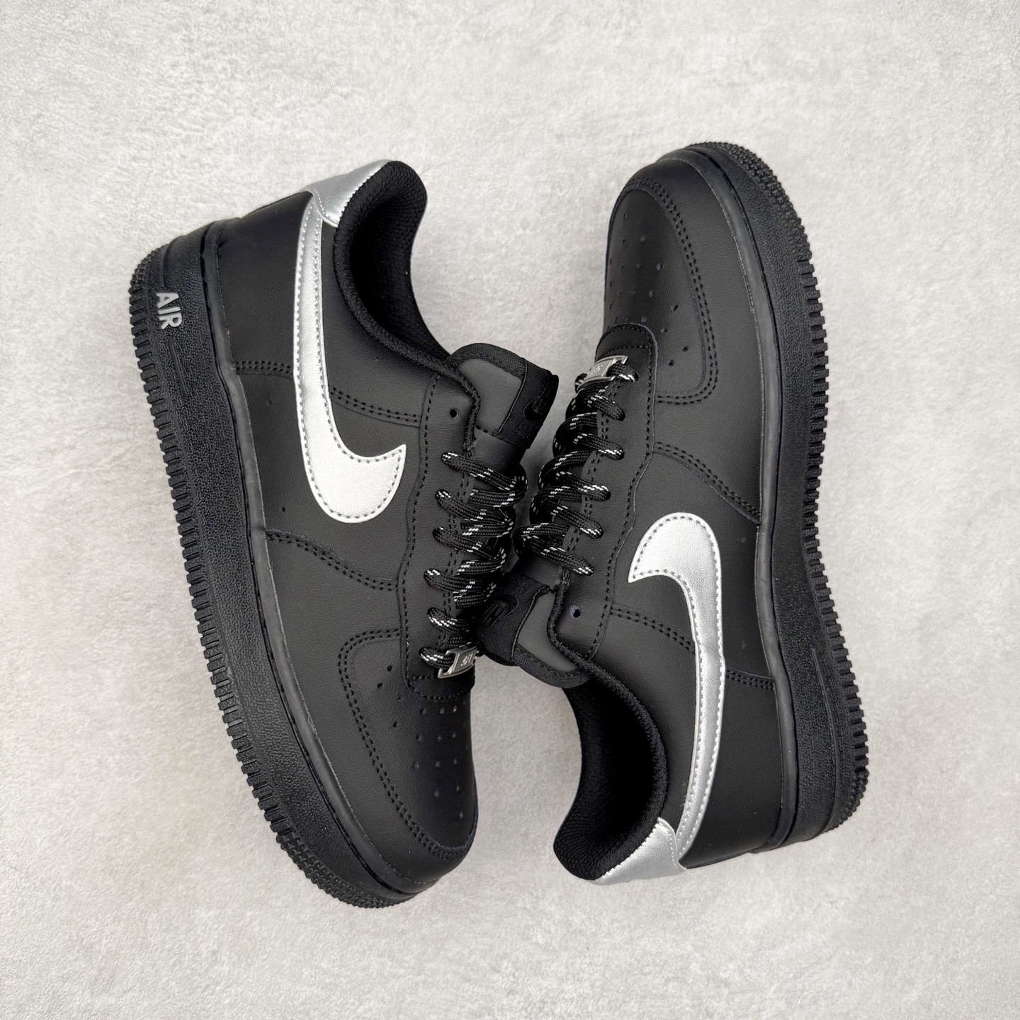 图片[3]-NK Air Force 1´07 Low 空军一号低帮百搭休闲运动板鞋 FV5951-001 柔软、弹性十足的缓震性能和出色的中底设计 横跨复古与现代的外型结合 造就出风靡全球 三十多年的Force 1 直到今天还深受青睐 实拍调校N版已经零色差零失真 百分百还原实物色彩所见即所得 不存在货不对板色差等低级问题 选购参考实物拍摄 不混卖不参货 只用心做好货严格选品 承诺混一赔十 尺码：36 36.5 37.5 38 38.5 39 40 40.5 41 42 42.5 43 44 44.5 45-选品中心