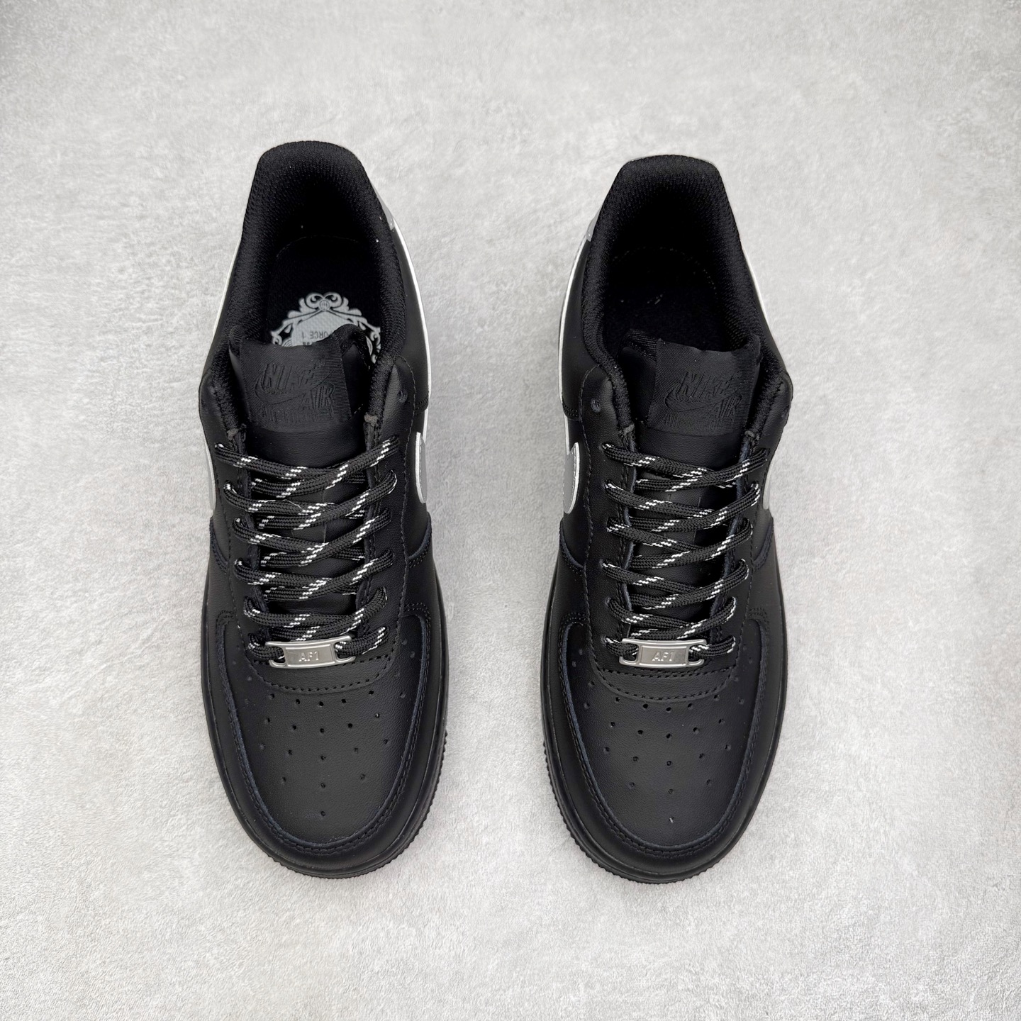 图片[2]-NK Air Force 1´07 Low 空军一号低帮百搭休闲运动板鞋 FV5951-001 柔软、弹性十足的缓震性能和出色的中底设计 横跨复古与现代的外型结合 造就出风靡全球 三十多年的Force 1 直到今天还深受青睐 实拍调校N版已经零色差零失真 百分百还原实物色彩所见即所得 不存在货不对板色差等低级问题 选购参考实物拍摄 不混卖不参货 只用心做好货严格选品 承诺混一赔十 尺码：36 36.5 37.5 38 38.5 39 40 40.5 41 42 42.5 43 44 44.5 45-选品中心