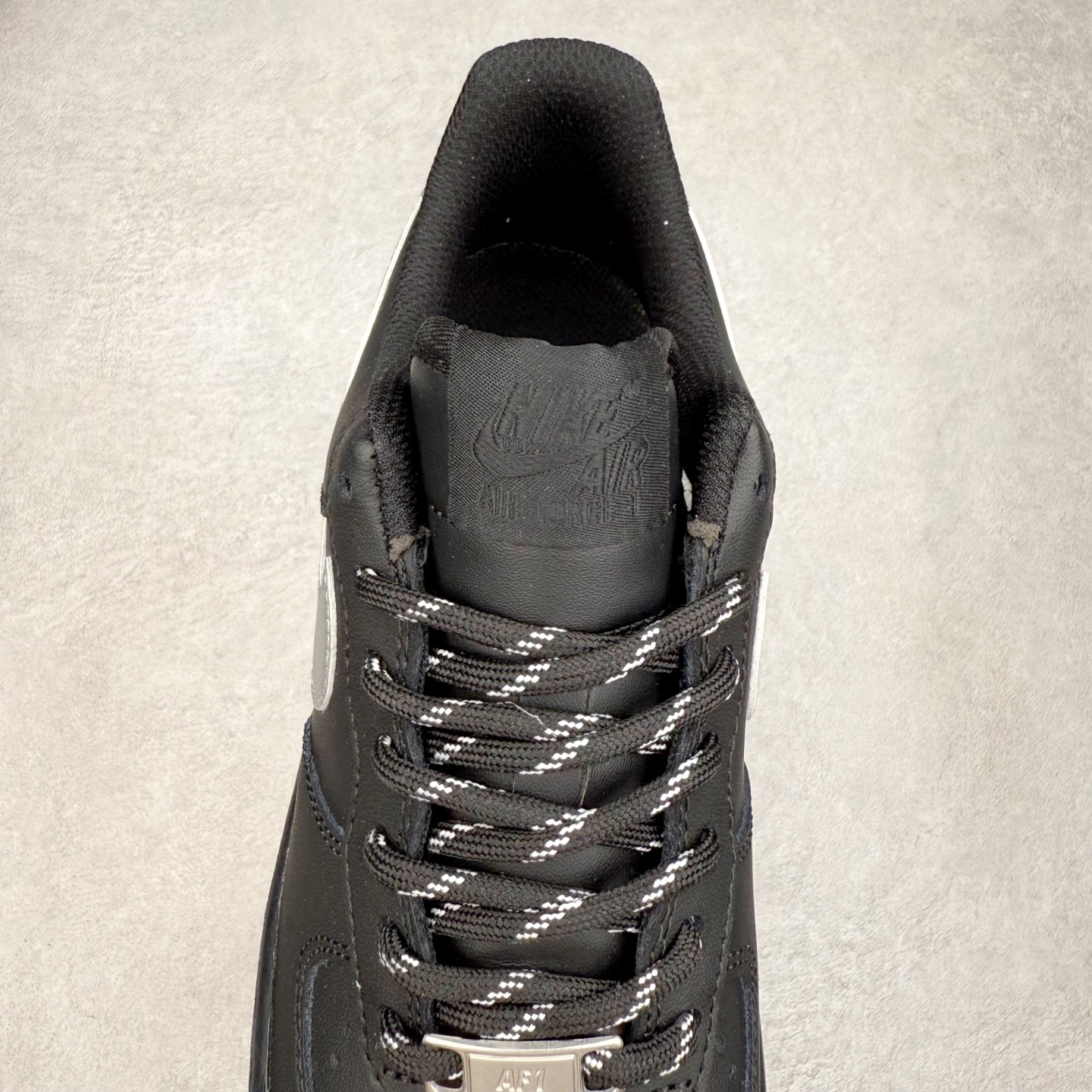 图片[5]-NK Air Force 1´07 Low 空军一号低帮百搭休闲运动板鞋 FV5951-001 柔软、弹性十足的缓震性能和出色的中底设计 横跨复古与现代的外型结合 造就出风靡全球 三十多年的Force 1 直到今天还深受青睐 实拍调校N版已经零色差零失真 百分百还原实物色彩所见即所得 不存在货不对板色差等低级问题 选购参考实物拍摄 不混卖不参货 只用心做好货严格选品 承诺混一赔十 尺码：36 36.5 37.5 38 38.5 39 40 40.5 41 42 42.5 43 44 44.5 45-选品中心