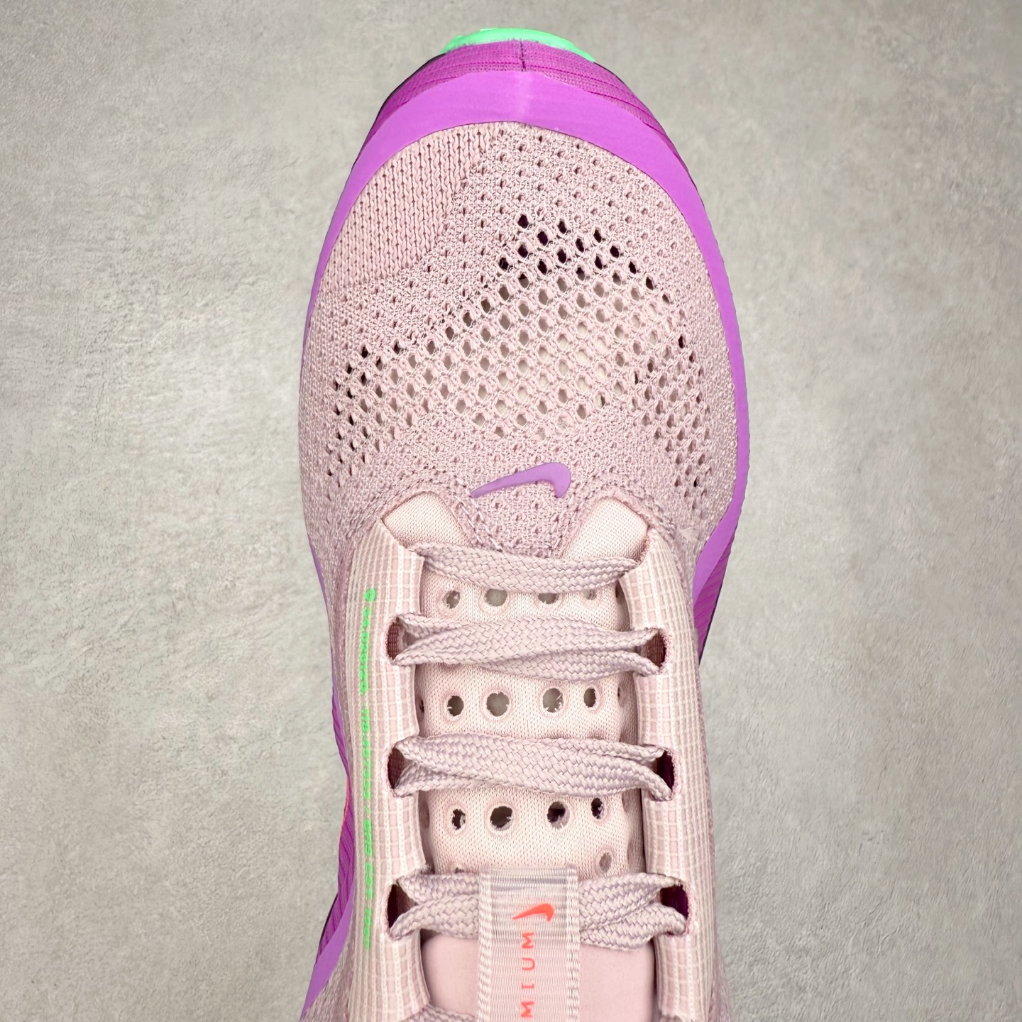 图片[4]-＃纯原 NK Pegasus Premium 飞马全掌气垫跑步运动鞋 II0602-500 气垫的究极进化 NIKE 2025S 新王炸 • 在特有Air科技加持下，耐克带来全新Pegasus Premium。这款跑鞋在传承耐克飞马（Pegasus）系列标志性的缓震功能的同时，将首次搭载耐克的塑型可视化Air Zoom气垫单元。• 塑型Air Zoom气垫单元贴合脚部的自然轮廓，帮助跑者在从后跟到脚趾的过渡中能够有效传递力量，带来一种前所未有的轻盈、顺畅回馈体验。中底采用ZoomX泡绵，后跟则使用ReactX泡绵，为跑者提供稳定流畅的推进感。• 塑型可视化Air Zoom气垫单元和精心配置的泡绵组合，让Pegasus Premium成为耐克飞马系列中颇具能量回馈的鞋款。• 全新Pegasus Premium不仅展示了耐克势头强劲的创新周期，证明了其特有的Air科技的强大实力，更体现了耐克倾听和服务运动员的能力。尺码：36 36.5 37.5 38 38.5 39 40 40.5 41 42 42.5 43 44 44.5 45-选品中心