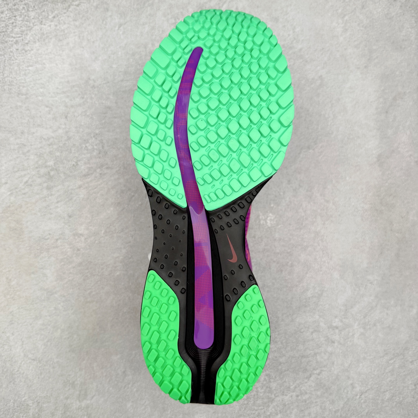 图片[9]-＃纯原 NK Pegasus Premium 飞马全掌气垫跑步运动鞋 II0602-500 气垫的究极进化 NIKE 2025S 新王炸 • 在特有Air科技加持下，耐克带来全新Pegasus Premium。这款跑鞋在传承耐克飞马（Pegasus）系列标志性的缓震功能的同时，将首次搭载耐克的塑型可视化Air Zoom气垫单元。• 塑型Air Zoom气垫单元贴合脚部的自然轮廓，帮助跑者在从后跟到脚趾的过渡中能够有效传递力量，带来一种前所未有的轻盈、顺畅回馈体验。中底采用ZoomX泡绵，后跟则使用ReactX泡绵，为跑者提供稳定流畅的推进感。• 塑型可视化Air Zoom气垫单元和精心配置的泡绵组合，让Pegasus Premium成为耐克飞马系列中颇具能量回馈的鞋款。• 全新Pegasus Premium不仅展示了耐克势头强劲的创新周期，证明了其特有的Air科技的强大实力，更体现了耐克倾听和服务运动员的能力。尺码：36 36.5 37.5 38 38.5 39 40 40.5 41 42 42.5 43 44 44.5 45-选品中心