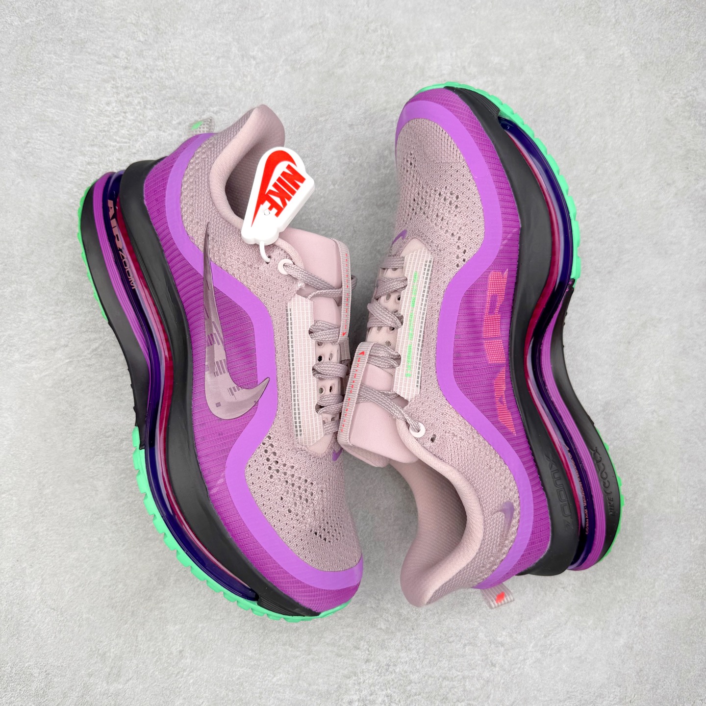 图片[3]-＃纯原 NK Pegasus Premium 飞马全掌气垫跑步运动鞋 II0602-500 气垫的究极进化 NIKE 2025S 新王炸 • 在特有Air科技加持下，耐克带来全新Pegasus Premium。这款跑鞋在传承耐克飞马（Pegasus）系列标志性的缓震功能的同时，将首次搭载耐克的塑型可视化Air Zoom气垫单元。• 塑型Air Zoom气垫单元贴合脚部的自然轮廓，帮助跑者在从后跟到脚趾的过渡中能够有效传递力量，带来一种前所未有的轻盈、顺畅回馈体验。中底采用ZoomX泡绵，后跟则使用ReactX泡绵，为跑者提供稳定流畅的推进感。• 塑型可视化Air Zoom气垫单元和精心配置的泡绵组合，让Pegasus Premium成为耐克飞马系列中颇具能量回馈的鞋款。• 全新Pegasus Premium不仅展示了耐克势头强劲的创新周期，证明了其特有的Air科技的强大实力，更体现了耐克倾听和服务运动员的能力。尺码：36 36.5 37.5 38 38.5 39 40 40.5 41 42 42.5 43 44 44.5 45-选品中心