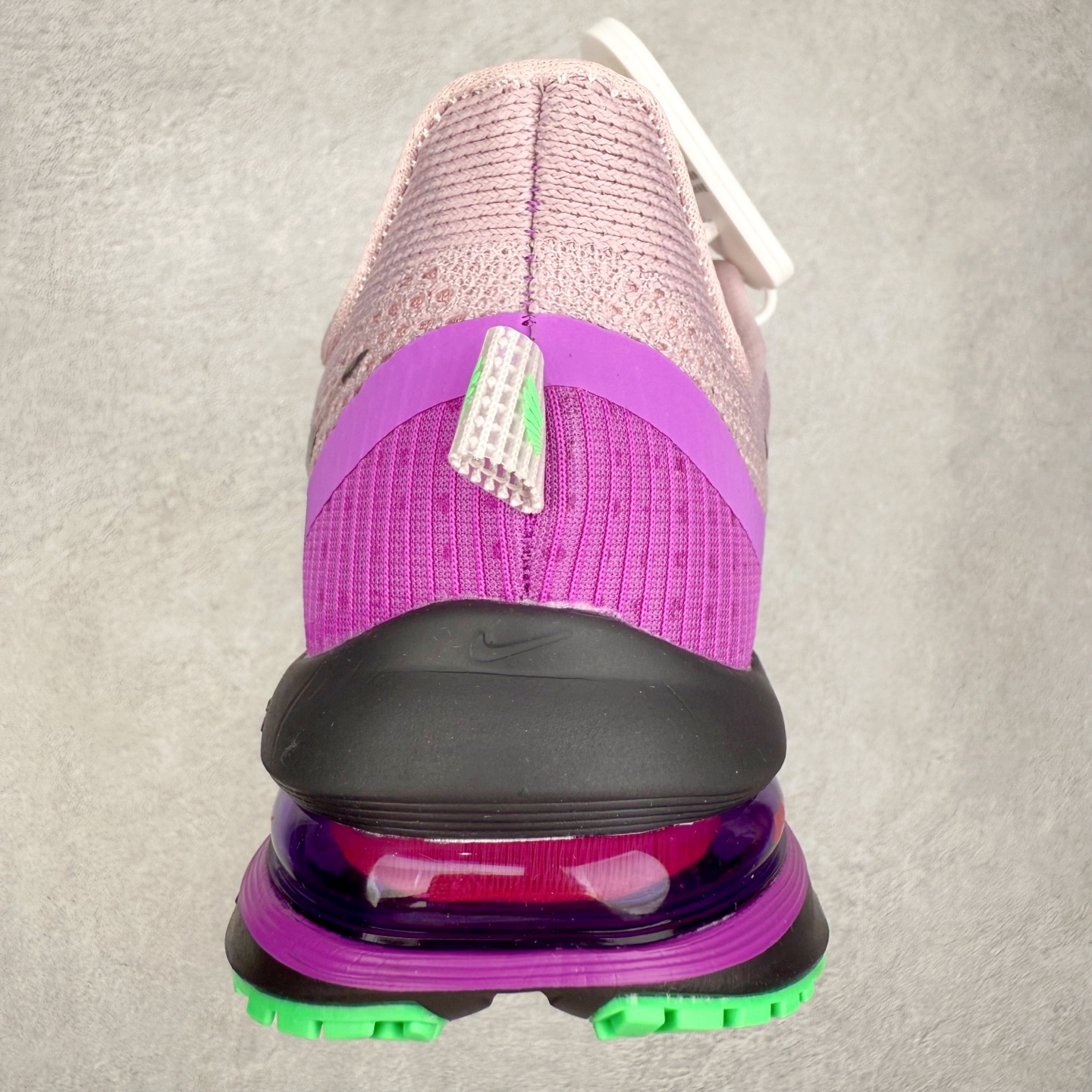 图片[8]-＃纯原 NK Pegasus Premium 飞马全掌气垫跑步运动鞋 II0602-500 气垫的究极进化 NIKE 2025S 新王炸 • 在特有Air科技加持下，耐克带来全新Pegasus Premium。这款跑鞋在传承耐克飞马（Pegasus）系列标志性的缓震功能的同时，将首次搭载耐克的塑型可视化Air Zoom气垫单元。• 塑型Air Zoom气垫单元贴合脚部的自然轮廓，帮助跑者在从后跟到脚趾的过渡中能够有效传递力量，带来一种前所未有的轻盈、顺畅回馈体验。中底采用ZoomX泡绵，后跟则使用ReactX泡绵，为跑者提供稳定流畅的推进感。• 塑型可视化Air Zoom气垫单元和精心配置的泡绵组合，让Pegasus Premium成为耐克飞马系列中颇具能量回馈的鞋款。• 全新Pegasus Premium不仅展示了耐克势头强劲的创新周期，证明了其特有的Air科技的强大实力，更体现了耐克倾听和服务运动员的能力。尺码：36 36.5 37.5 38 38.5 39 40 40.5 41 42 42.5 43 44 44.5 45-选品中心