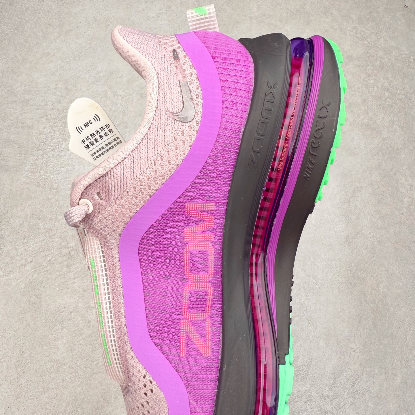 图片[7]-＃纯原 NK Pegasus Premium 飞马全掌气垫跑步运动鞋 II0602-500 气垫的究极进化 NIKE 2025S 新王炸 • 在特有Air科技加持下，耐克带来全新Pegasus Premium。这款跑鞋在传承耐克飞马（Pegasus）系列标志性的缓震功能的同时，将首次搭载耐克的塑型可视化Air Zoom气垫单元。• 塑型Air Zoom气垫单元贴合脚部的自然轮廓，帮助跑者在从后跟到脚趾的过渡中能够有效传递力量，带来一种前所未有的轻盈、顺畅回馈体验。中底采用ZoomX泡绵，后跟则使用ReactX泡绵，为跑者提供稳定流畅的推进感。• 塑型可视化Air Zoom气垫单元和精心配置的泡绵组合，让Pegasus Premium成为耐克飞马系列中颇具能量回馈的鞋款。• 全新Pegasus Premium不仅展示了耐克势头强劲的创新周期，证明了其特有的Air科技的强大实力，更体现了耐克倾听和服务运动员的能力。尺码：36 36.5 37.5 38 38.5 39 40 40.5 41 42 42.5 43 44 44.5 45-选品中心