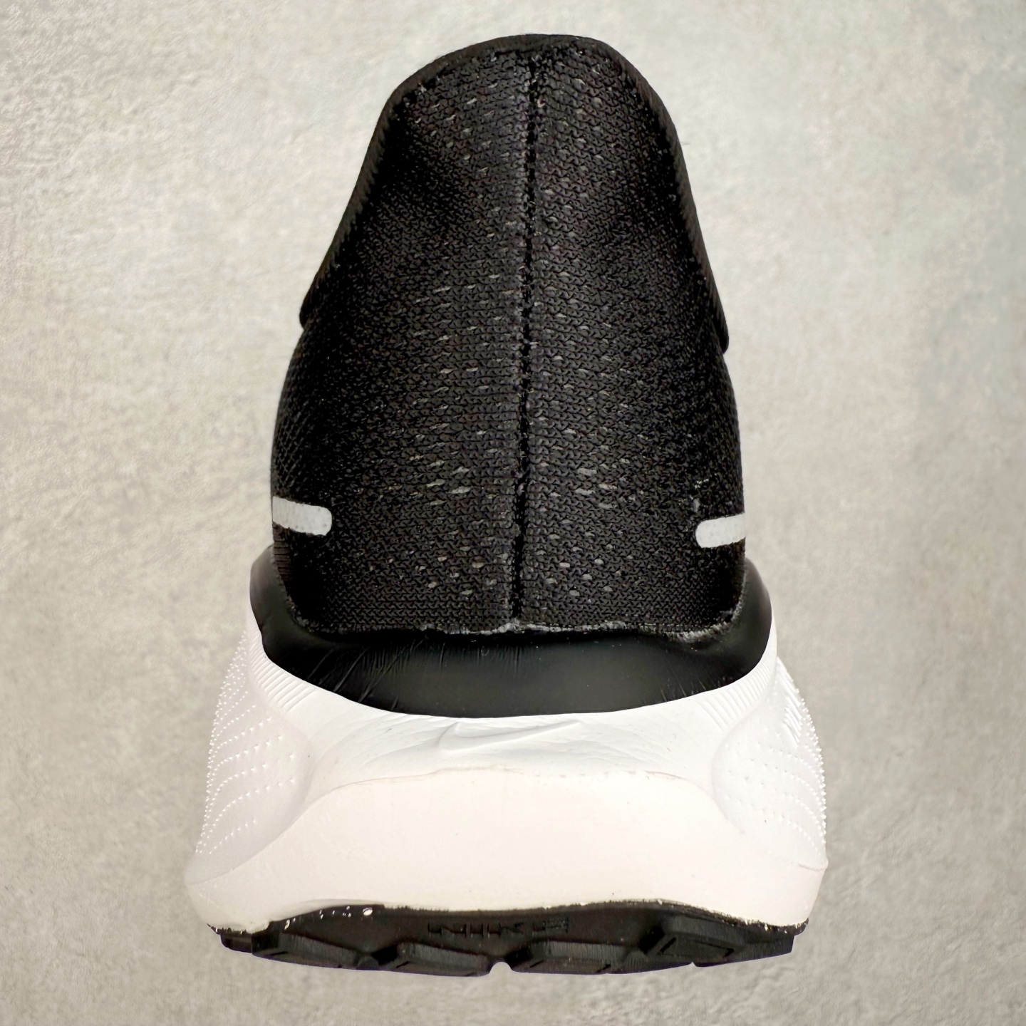 图片[8]-＃特价福利 NK Zoom Pegasus 飞马41代马拉松系列网面透气缓震疾速跑鞋 拥有 Zoom Air 一如既往的稳定感和流畅感 鞋面采用工程网眼设计 为特定高热区域营造出色透气性 进一步增加鞋面的穿孔数量 让足部能够快速散热 中足搭配 Flywire 飞线 在高速运动时营造舒适稳定的贴合感 内置Zoon气垫加持 动力十足 尺码：36 36.5 37.5 38 38.5 39 40 40.5 41 42 42.5 43 44 44.5 45-选品中心