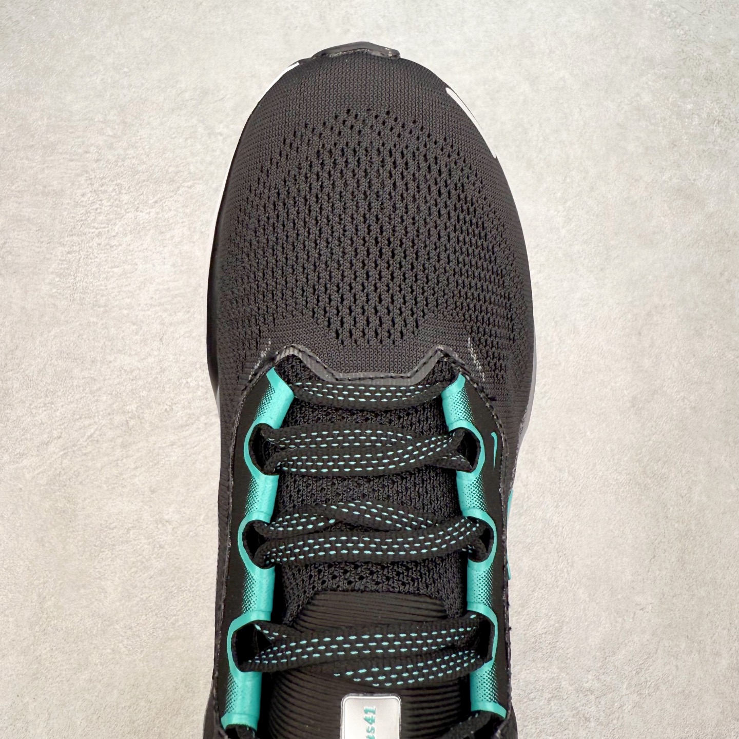 图片[4]-＃特价福利 NK Zoom Pegasus 飞马41代马拉松系列网面透气缓震疾速跑鞋 拥有 Zoom Air 一如既往的稳定感和流畅感 鞋面采用工程网眼设计 为特定高热区域营造出色透气性 进一步增加鞋面的穿孔数量 让足部能够快速散热 中足搭配 Flywire 飞线 在高速运动时营造舒适稳定的贴合感 内置Zoon气垫加持 动力十足 尺码：36 36.5 37.5 38 38.5 39 40 40.5 41 42 42.5 43 44 44.5 45-选品中心