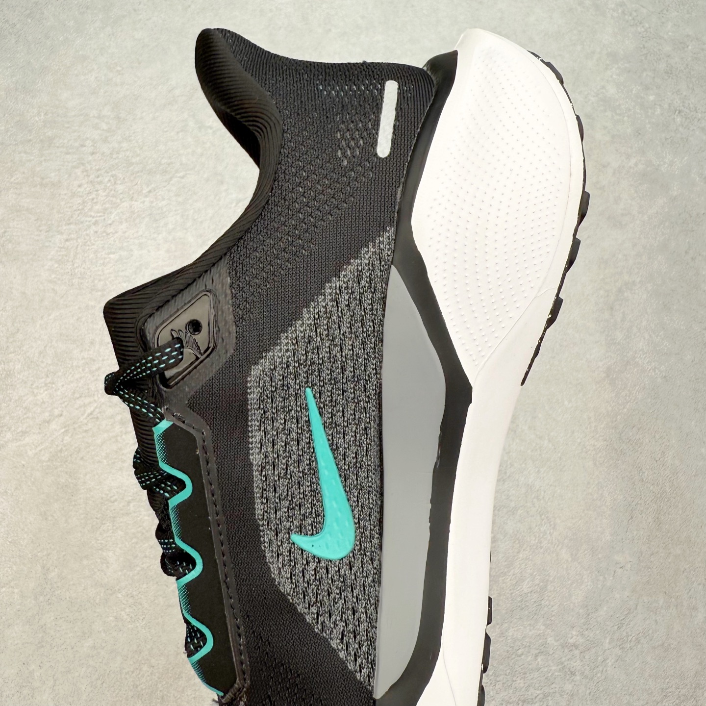 图片[7]-＃特价福利 NK Zoom Pegasus 飞马41代马拉松系列网面透气缓震疾速跑鞋 拥有 Zoom Air 一如既往的稳定感和流畅感 鞋面采用工程网眼设计 为特定高热区域营造出色透气性 进一步增加鞋面的穿孔数量 让足部能够快速散热 中足搭配 Flywire 飞线 在高速运动时营造舒适稳定的贴合感 内置Zoon气垫加持 动力十足 尺码：36 36.5 37.5 38 38.5 39 40 40.5 41 42 42.5 43 44 44.5 45-选品中心