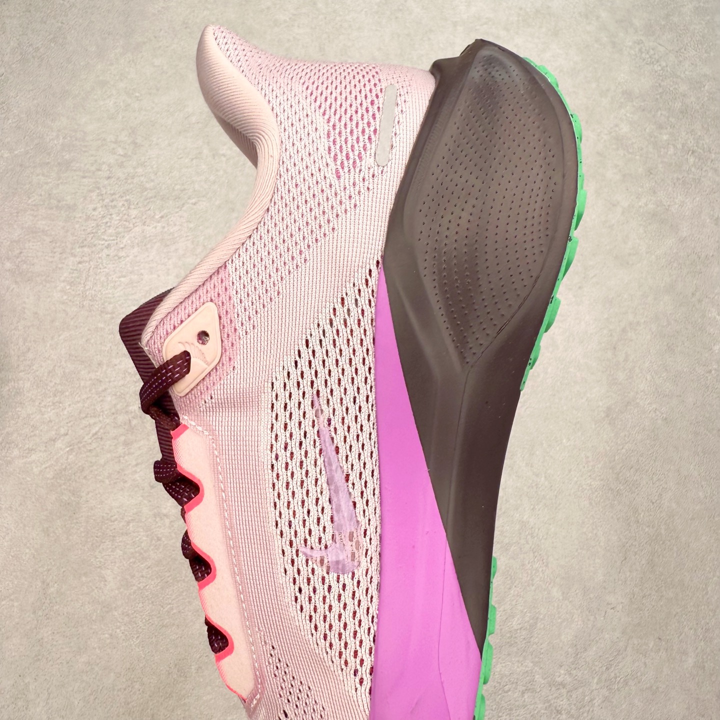 图片[7]-＃特价福利 NK Zoom Pegasus 飞马41代马拉松系列网面透气缓震疾速跑鞋 拥有 Zoom Air 一如既往的稳定感和流畅感 鞋面采用工程网眼设计 为特定高热区域营造出色透气性 进一步增加鞋面的穿孔数量 让足部能够快速散热 中足搭配 Flywire 飞线 在高速运动时营造舒适稳定的贴合感 内置Zoon气垫加持 动力十足 尺码：36 36.5 37.5 38 38.5 39 40 40.5 41 42 42.5 43 44 44.5 45-选品中心