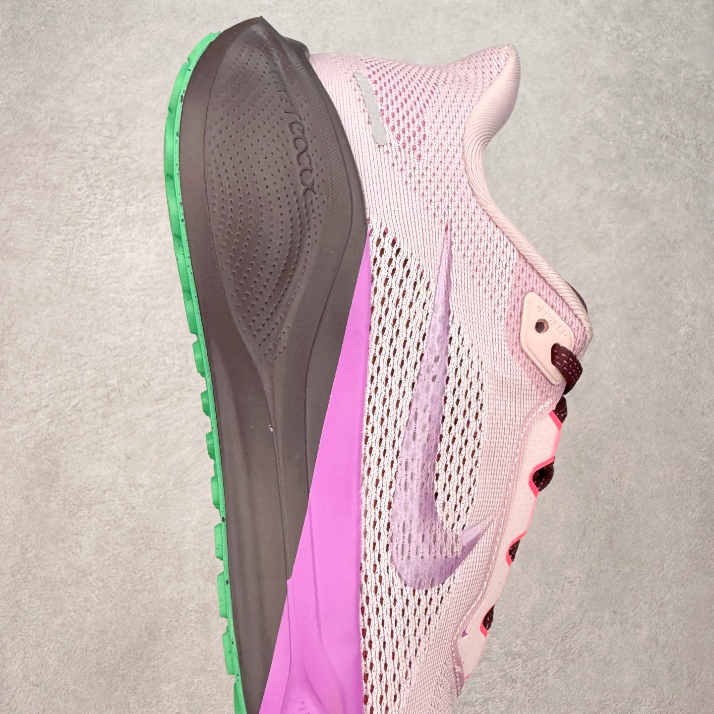 图片[6]-＃特价福利 NK Zoom Pegasus 飞马41代马拉松系列网面透气缓震疾速跑鞋 拥有 Zoom Air 一如既往的稳定感和流畅感 鞋面采用工程网眼设计 为特定高热区域营造出色透气性 进一步增加鞋面的穿孔数量 让足部能够快速散热 中足搭配 Flywire 飞线 在高速运动时营造舒适稳定的贴合感 内置Zoon气垫加持 动力十足 尺码：36 36.5 37.5 38 38.5 39 40 40.5 41 42 42.5 43 44 44.5 45-选品中心