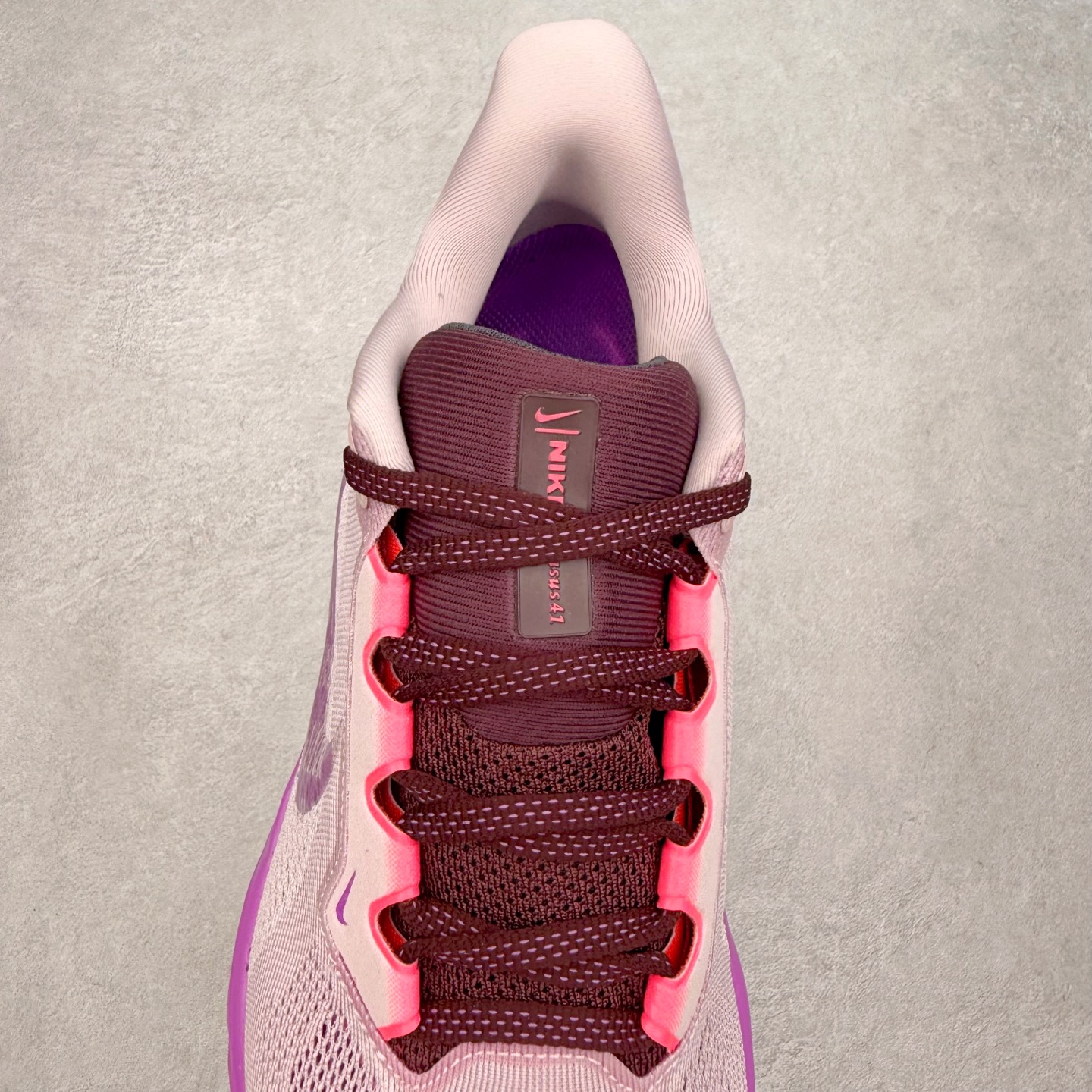 图片[5]-＃特价福利 NK Zoom Pegasus 飞马41代马拉松系列网面透气缓震疾速跑鞋 拥有 Zoom Air 一如既往的稳定感和流畅感 鞋面采用工程网眼设计 为特定高热区域营造出色透气性 进一步增加鞋面的穿孔数量 让足部能够快速散热 中足搭配 Flywire 飞线 在高速运动时营造舒适稳定的贴合感 内置Zoon气垫加持 动力十足 尺码：36 36.5 37.5 38 38.5 39 40 40.5 41 42 42.5 43 44 44.5 45-选品中心