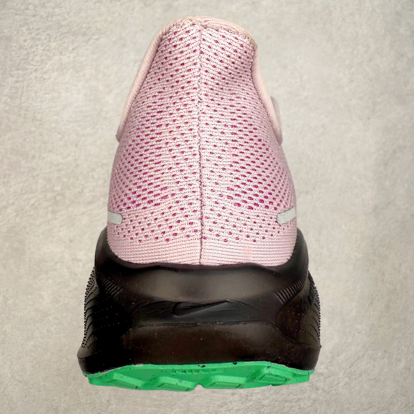 图片[8]-＃特价福利 NK Zoom Pegasus 飞马41代马拉松系列网面透气缓震疾速跑鞋 拥有 Zoom Air 一如既往的稳定感和流畅感 鞋面采用工程网眼设计 为特定高热区域营造出色透气性 进一步增加鞋面的穿孔数量 让足部能够快速散热 中足搭配 Flywire 飞线 在高速运动时营造舒适稳定的贴合感 内置Zoon气垫加持 动力十足 尺码：36 36.5 37.5 38 38.5 39 40 40.5 41 42 42.5 43 44 44.5 45-选品中心