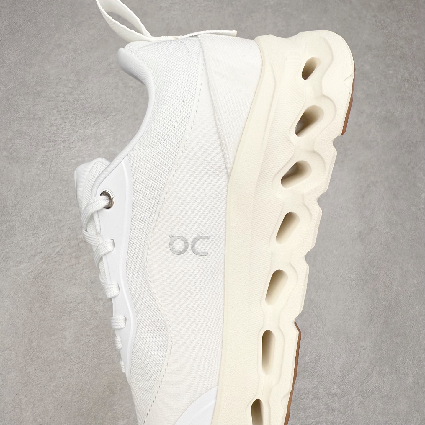 图片[7]-LOEWE x On Cloudtilt 2.0 昂跑罗意威联名 圆头系带生活休闲鞋 此运动品牌 开创于2010年 缓震着陆、强效回弹、轻柔质感的设计构思始终是ON研制关键 与此同时基于“为全球提供革新性的跑步感受”信念 陆续推出了多款跑鞋及其以专业运动人体跑步工程学为设计关键的功能性跑步服饰设备 让跑者不费力气地畅快畅跑 尺码：36 36.5 37.5 38 38.5 39 40 40.5 41 42 42.5 43 44 44.5 45-选品中心