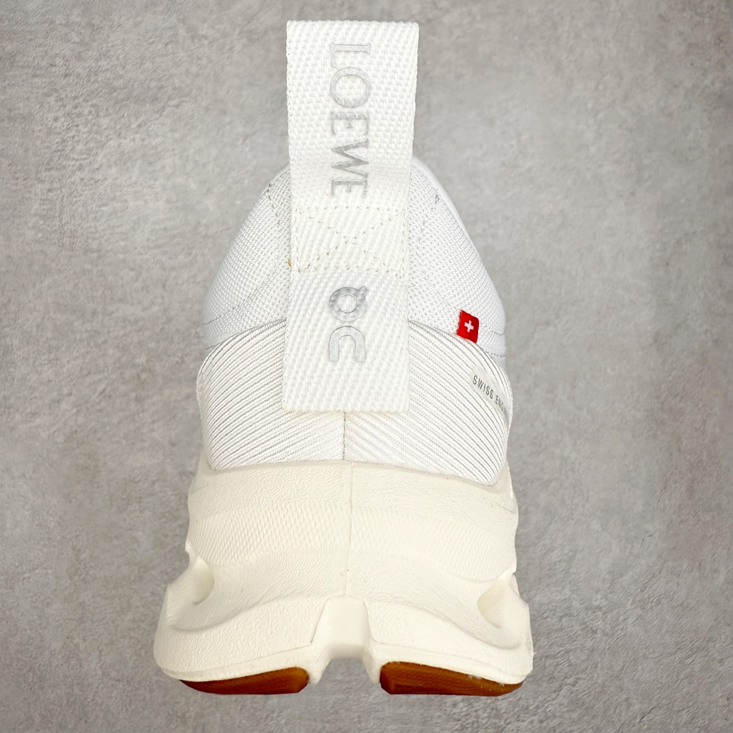 图片[8]-LOEWE x On Cloudtilt 2.0 昂跑罗意威联名 圆头系带生活休闲鞋 此运动品牌 开创于2010年 缓震着陆、强效回弹、轻柔质感的设计构思始终是ON研制关键 与此同时基于“为全球提供革新性的跑步感受”信念 陆续推出了多款跑鞋及其以专业运动人体跑步工程学为设计关键的功能性跑步服饰设备 让跑者不费力气地畅快畅跑 尺码：36 36.5 37.5 38 38.5 39 40 40.5 41 42 42.5 43 44 44.5 45-选品中心