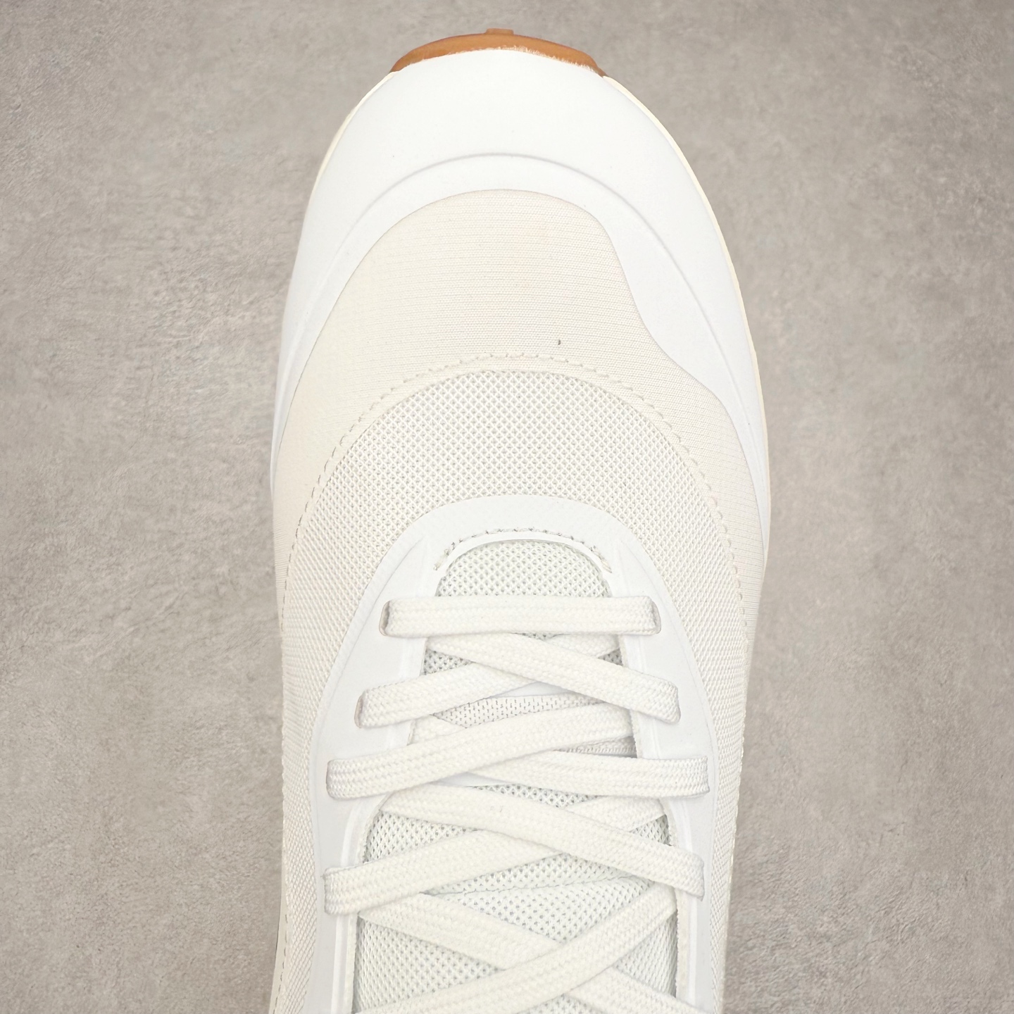 图片[4]-LOEWE x On Cloudtilt 2.0 昂跑罗意威联名 圆头系带生活休闲鞋 此运动品牌 开创于2010年 缓震着陆、强效回弹、轻柔质感的设计构思始终是ON研制关键 与此同时基于“为全球提供革新性的跑步感受”信念 陆续推出了多款跑鞋及其以专业运动人体跑步工程学为设计关键的功能性跑步服饰设备 让跑者不费力气地畅快畅跑 尺码：36 36.5 37.5 38 38.5 39 40 40.5 41 42 42.5 43 44 44.5 45-选品中心