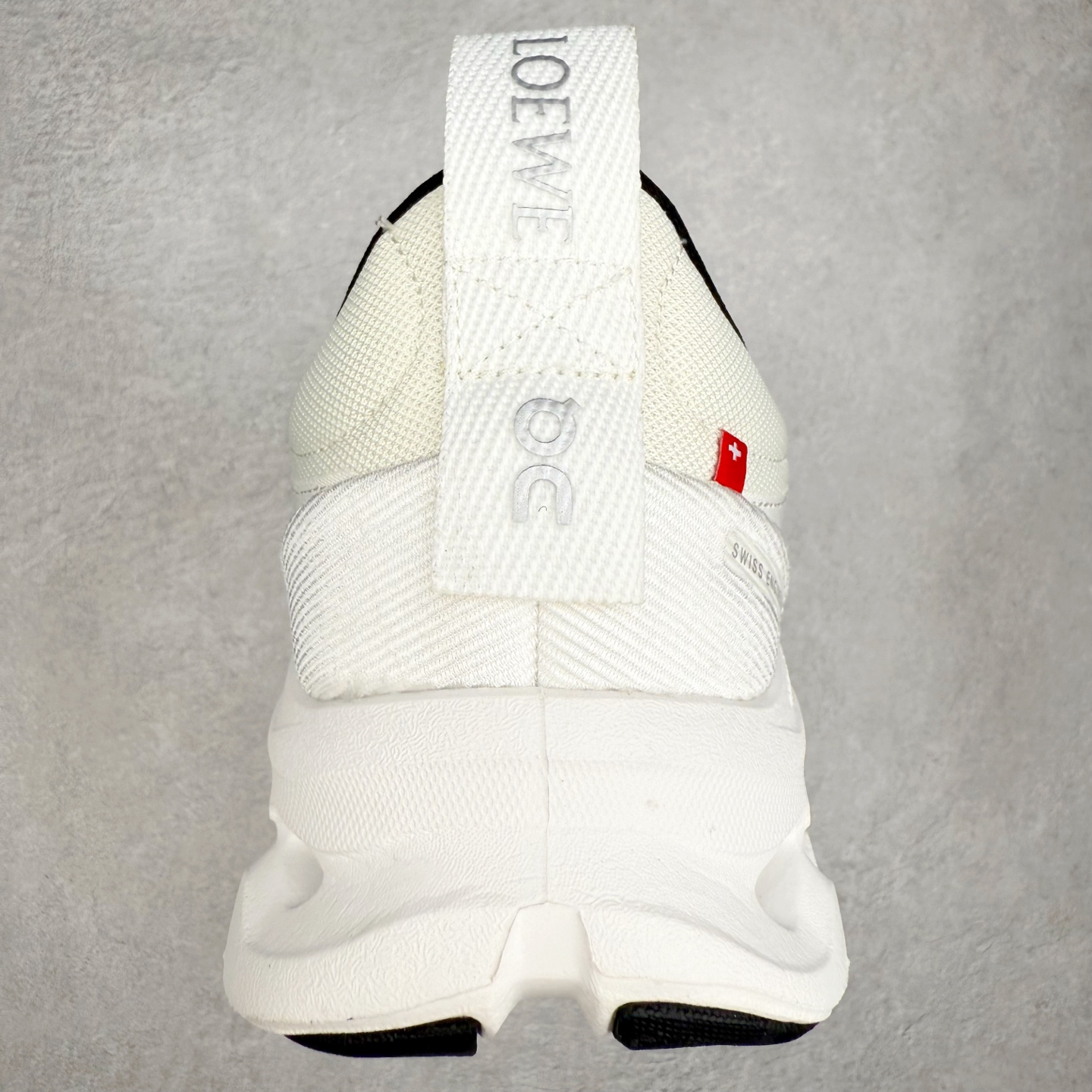 图片[8]-LOEWE x On Cloudtilt 2.0 昂跑罗意威联名 圆头系带生活休闲鞋 此运动品牌 开创于2010年 缓震着陆、强效回弹、轻柔质感的设计构思始终是ON研制关键 与此同时基于“为全球提供革新性的跑步感受”信念 陆续推出了多款跑鞋及其以专业运动人体跑步工程学为设计关键的功能性跑步服饰设备 让跑者不费力气地畅快畅跑 尺码：36 36.5 37.5 38 38.5 39 40 40.5 41 42 42.5 43 44 44.5 45-选品中心